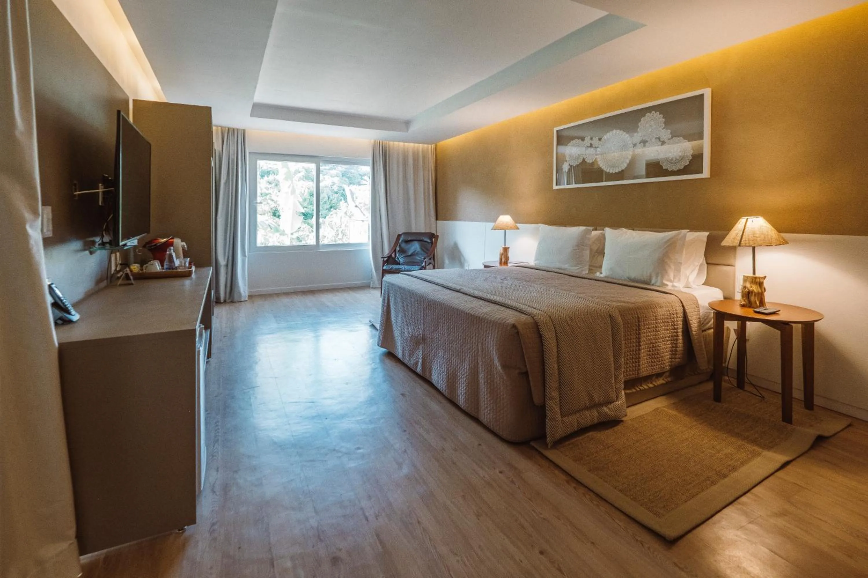 TV and multimedia, Bed in Dolphin Hotel