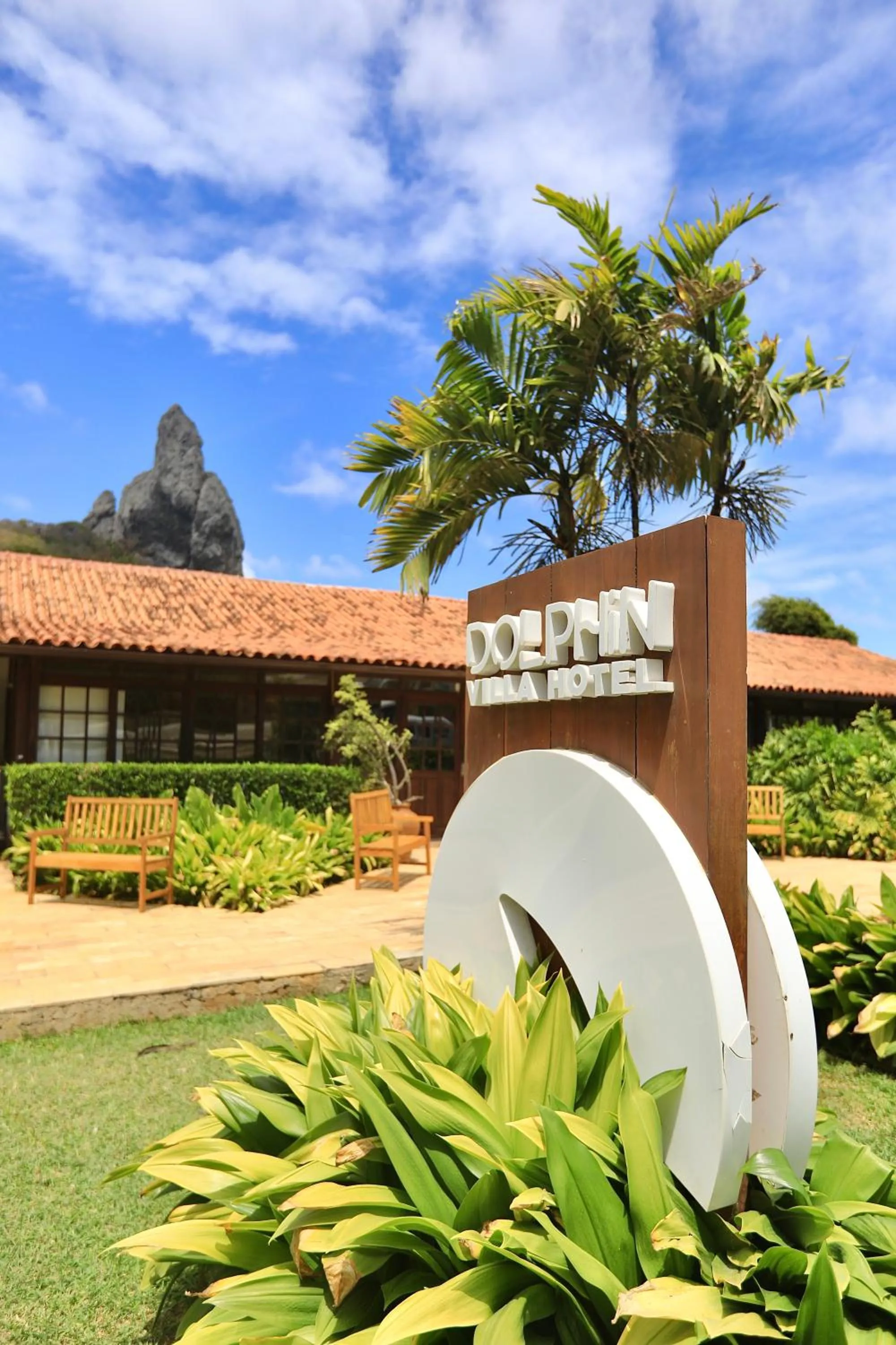 Facade/entrance in Dolphin Hotel
