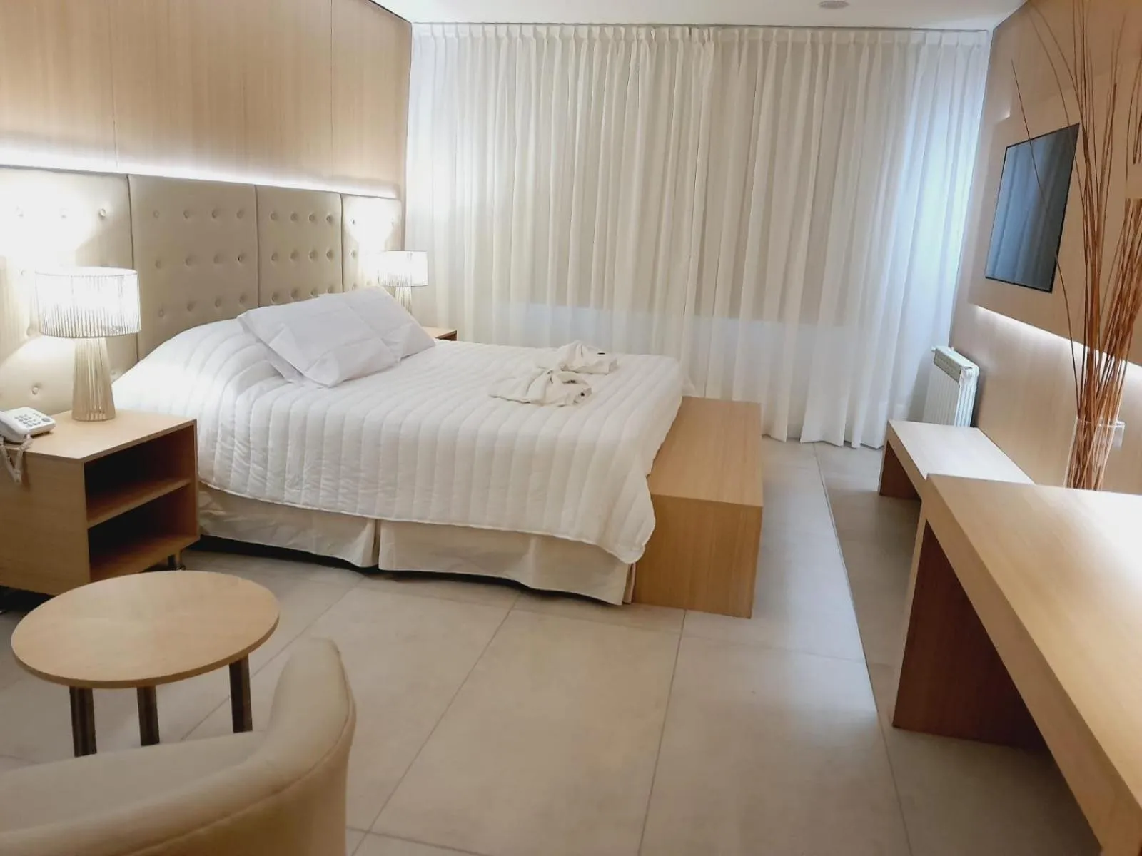 Photo of the whole room, Bed in Plaza Paradiso Petit Hotel