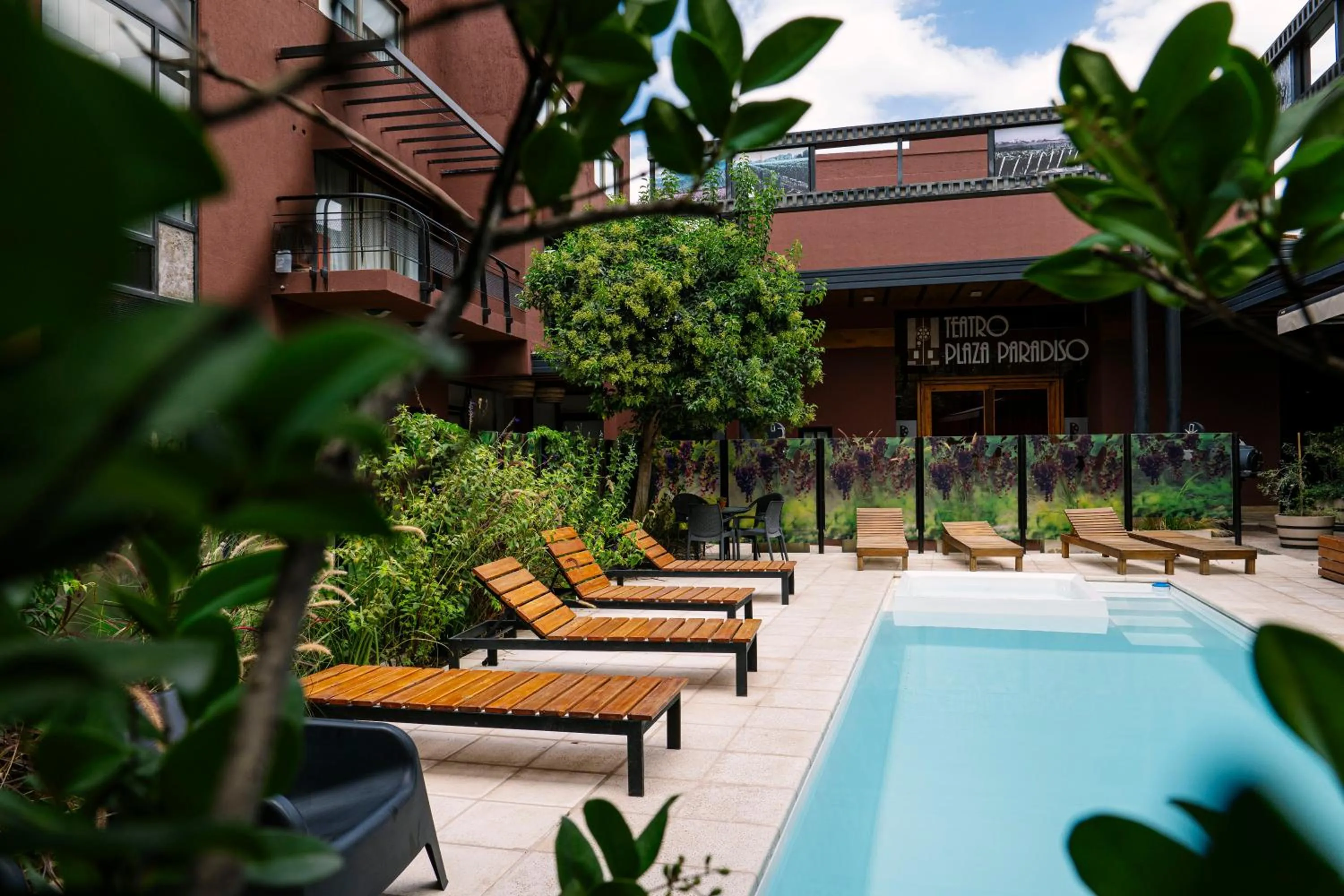 Swimming pool in Plaza Paradiso Petit Hotel