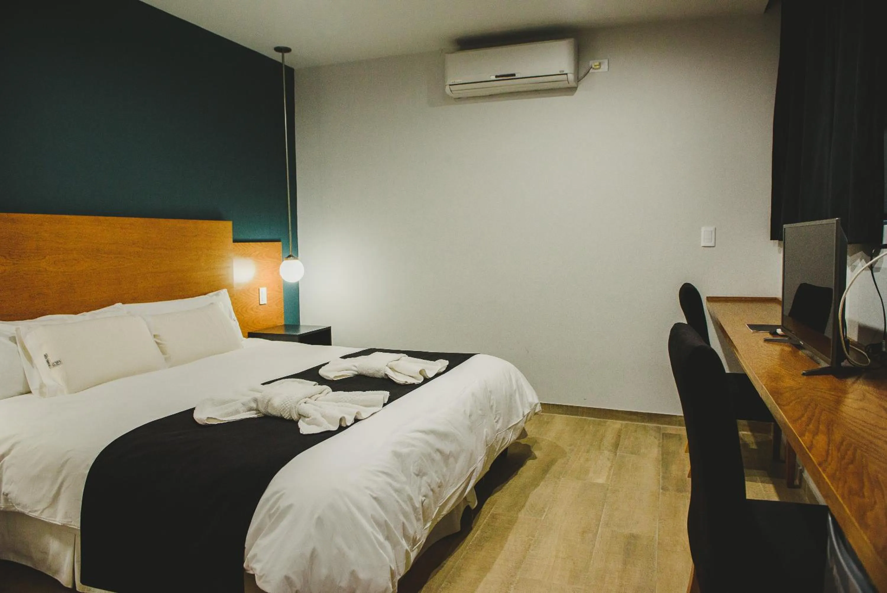 Photo of the whole room, Bed in Plaza Paradiso Petit Hotel