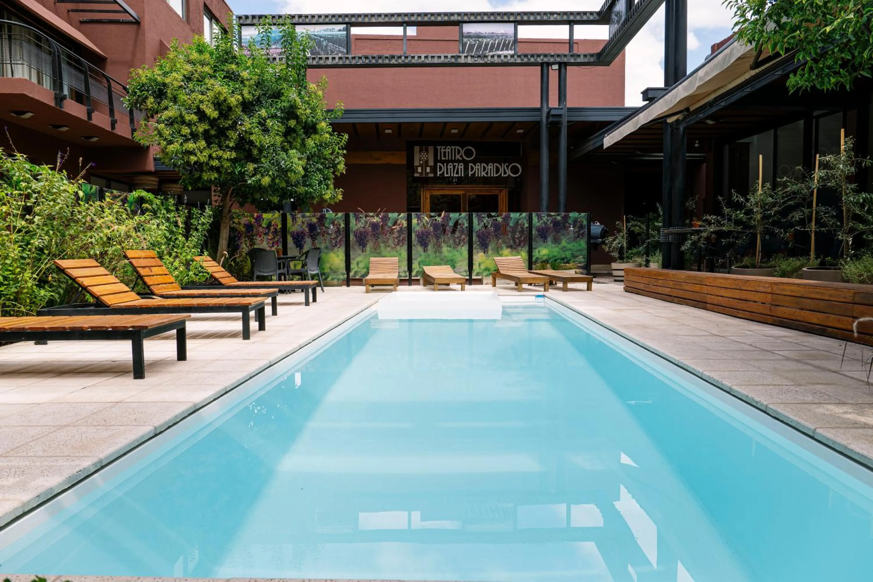 Swimming pool in Plaza Paradiso Petit Hotel