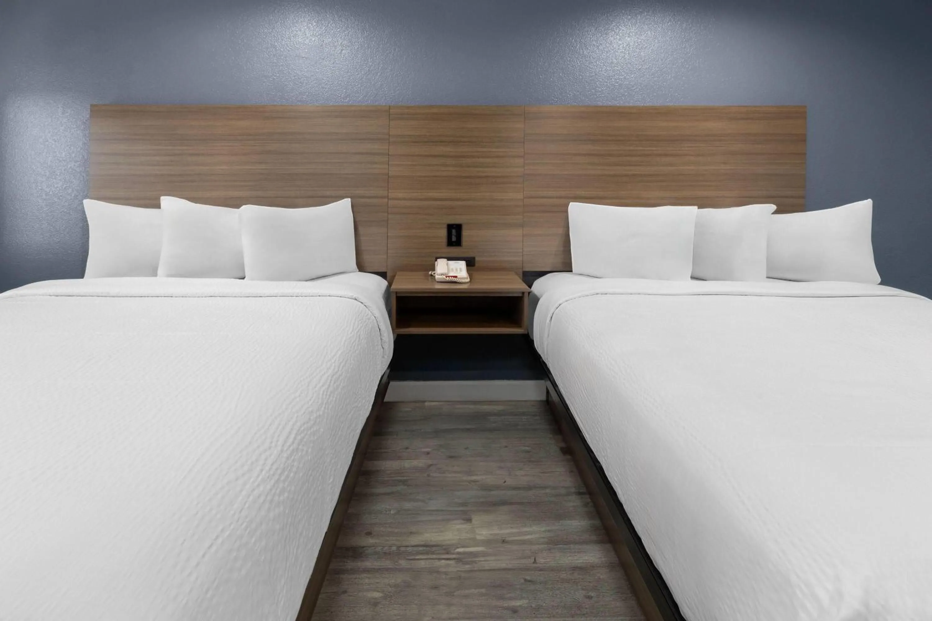 Photo of the whole room, Bed in Days Inn by Wyndham Arroyo Grande Pismo Beach