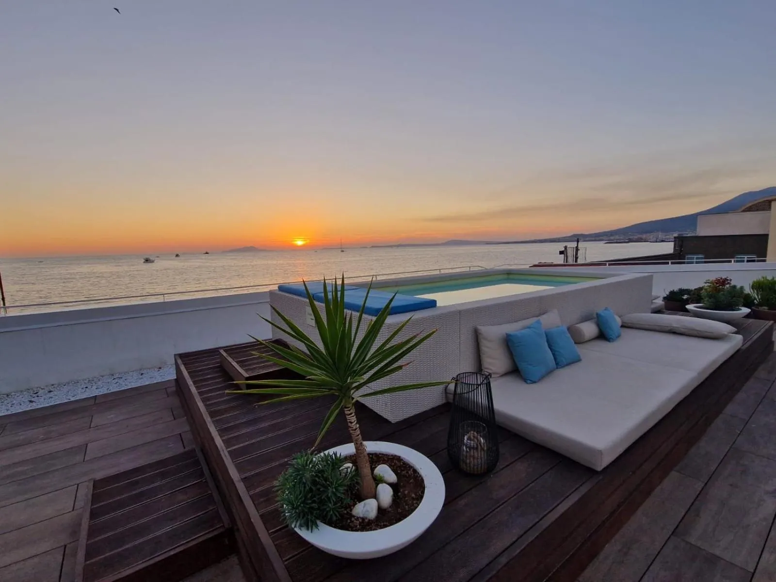 Sea view in La Chiaja art&relais