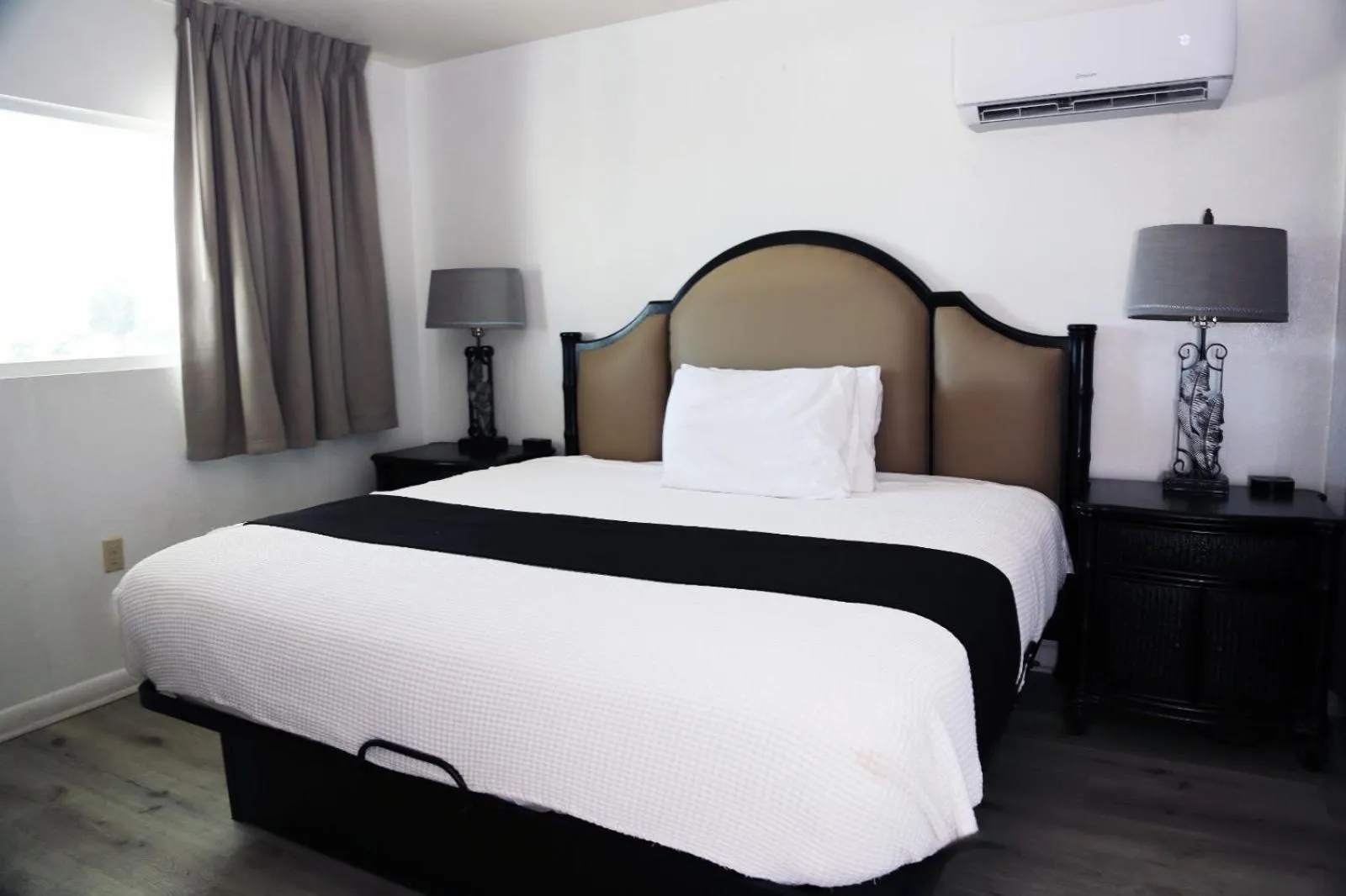 Bed in Holiday Isles Resort