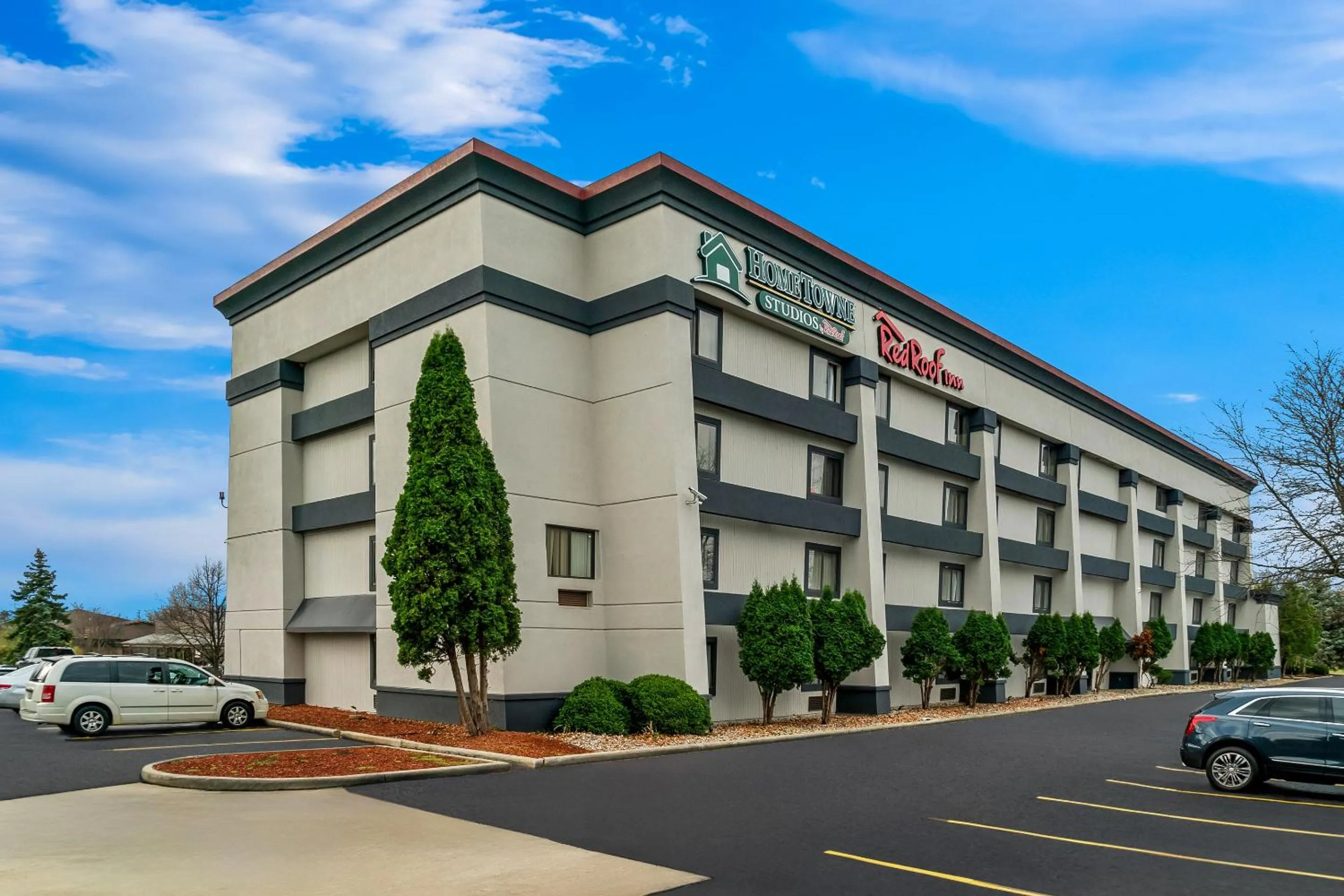 HomeTowne Studios by Red Roof Flint