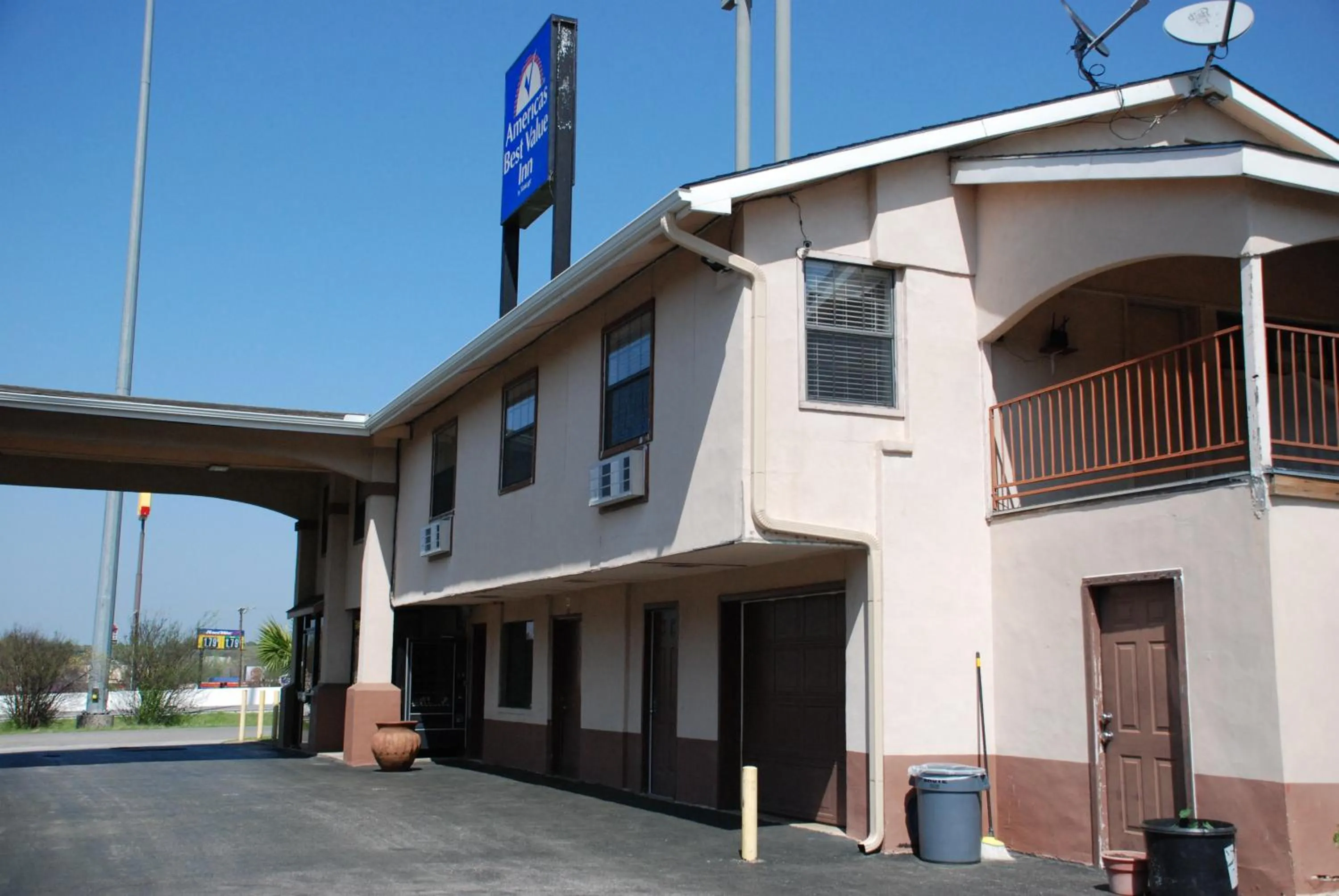 Property building in Apple Tree Inn