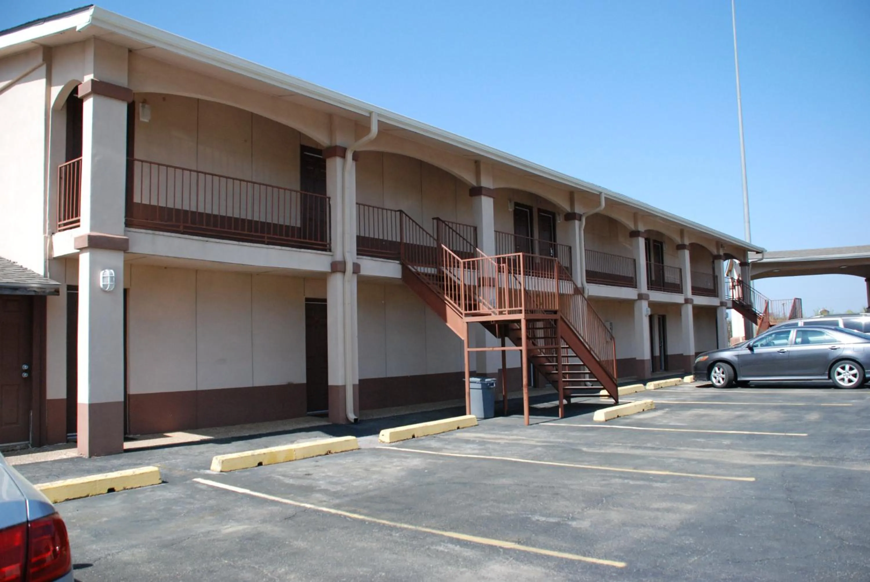 Property building in Apple Tree Inn