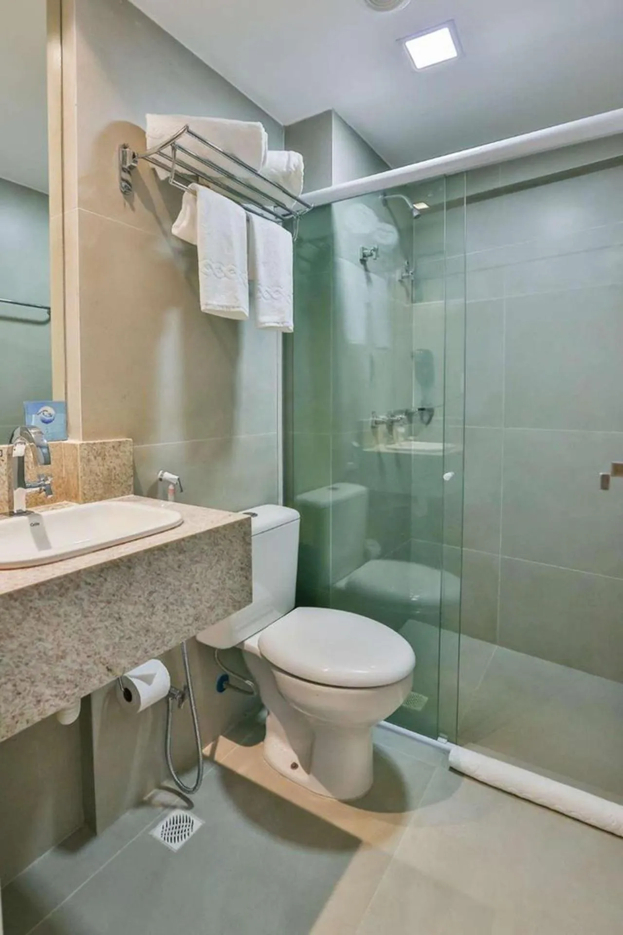 Bathroom in Quality Suítes João Pessoa