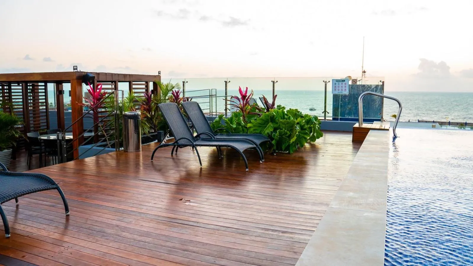 Pool view in Quality Suítes João Pessoa