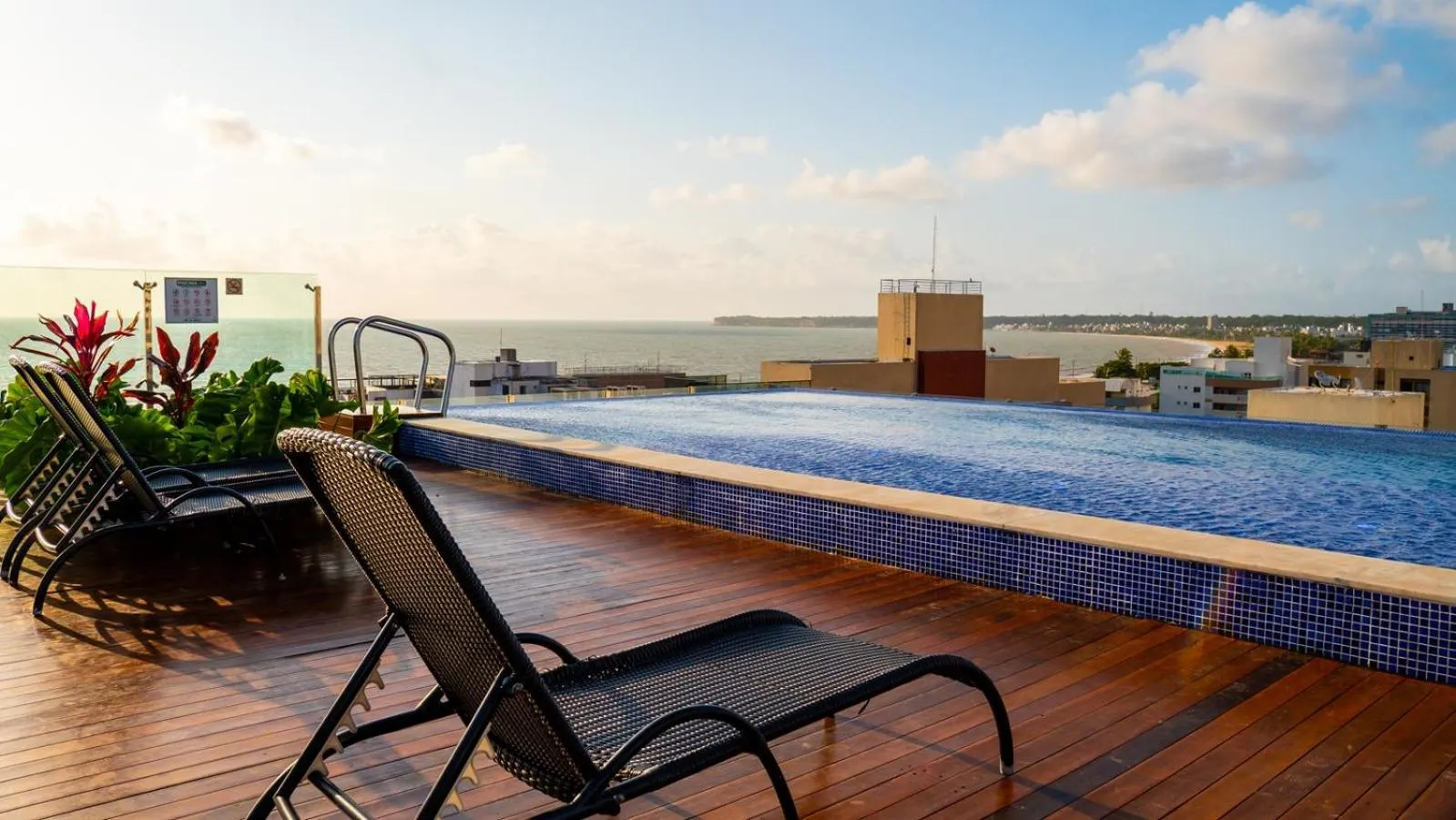 Pool view in Quality Suítes João Pessoa