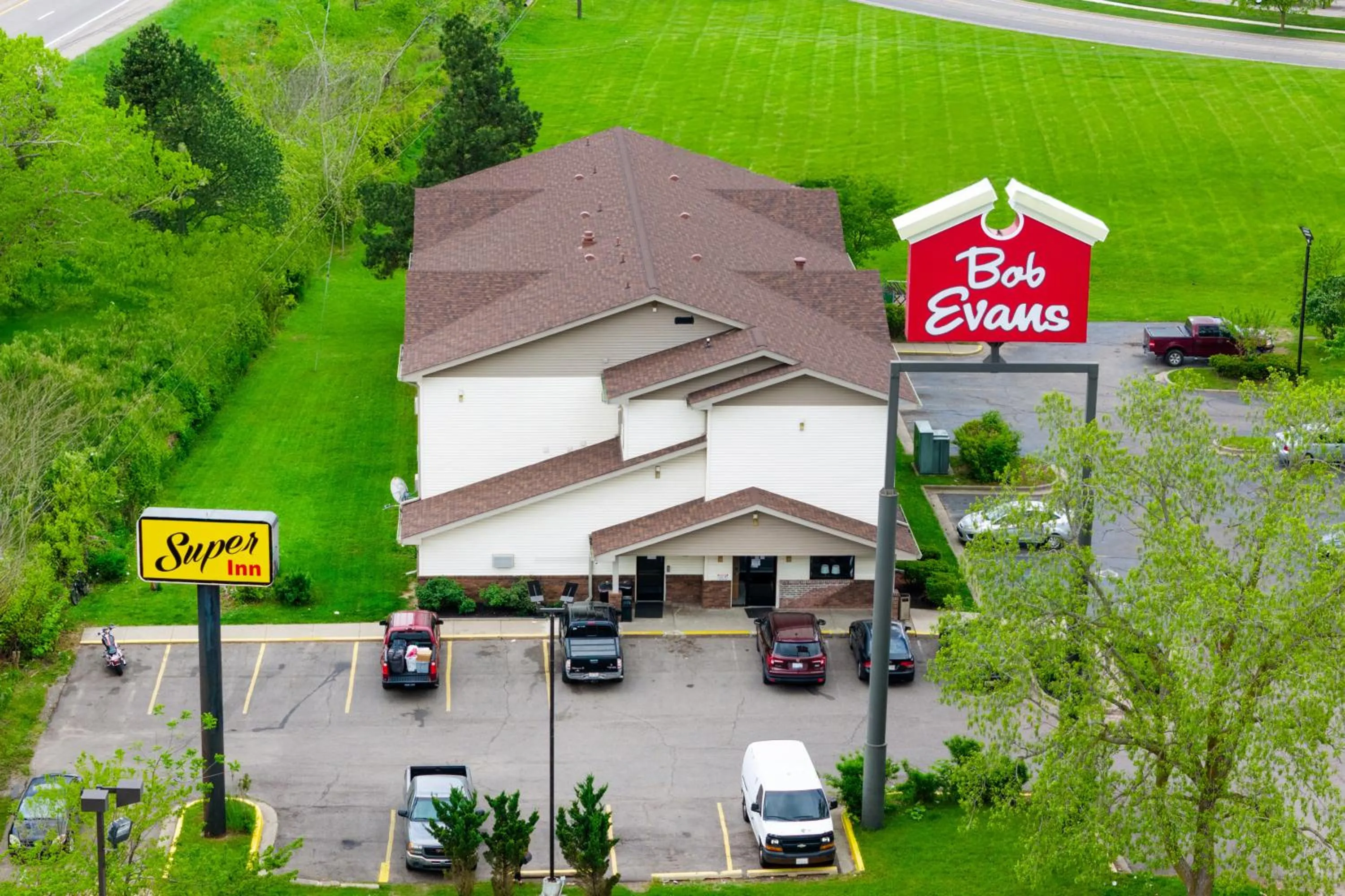 Parking in Super Inn by OYO Lansing MI