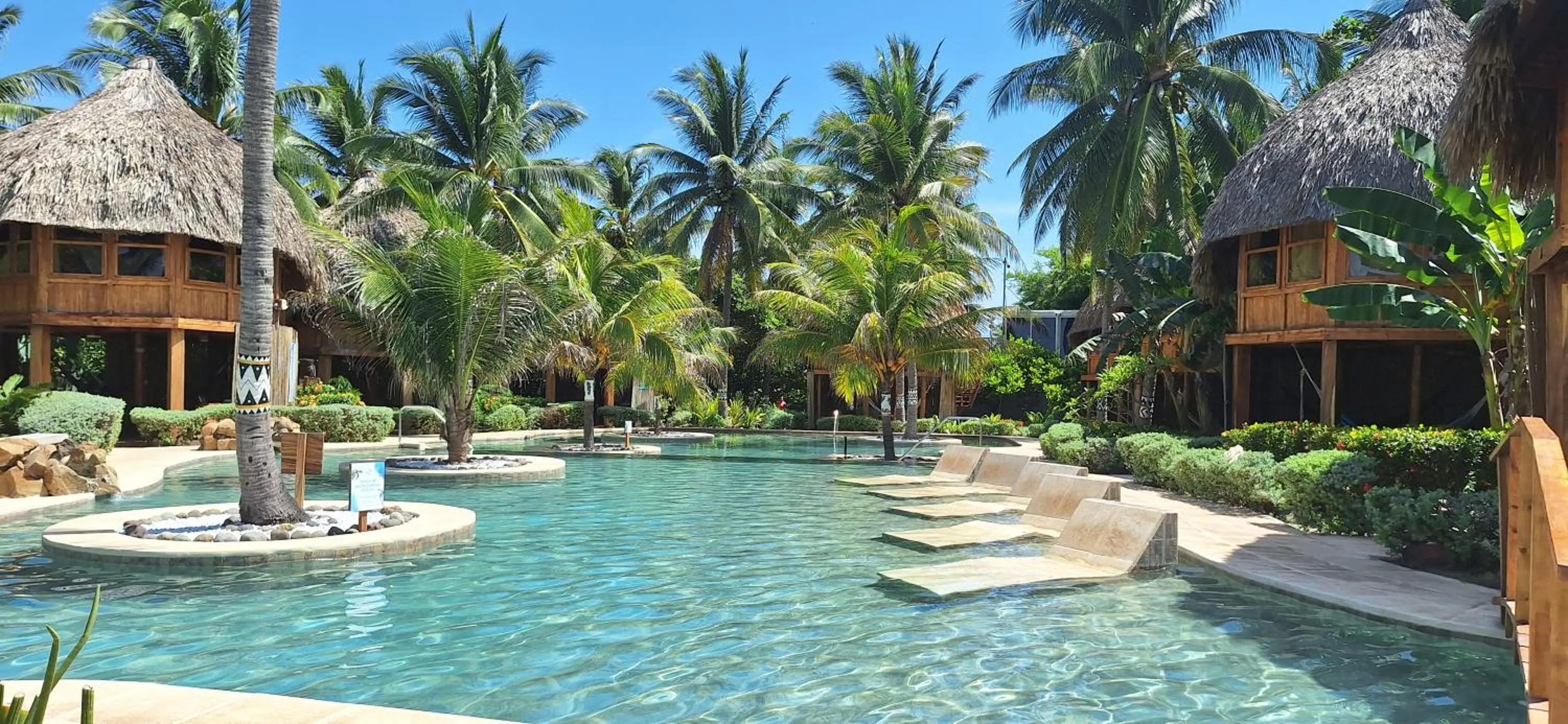 Pool view in Hotel Tortuga Village