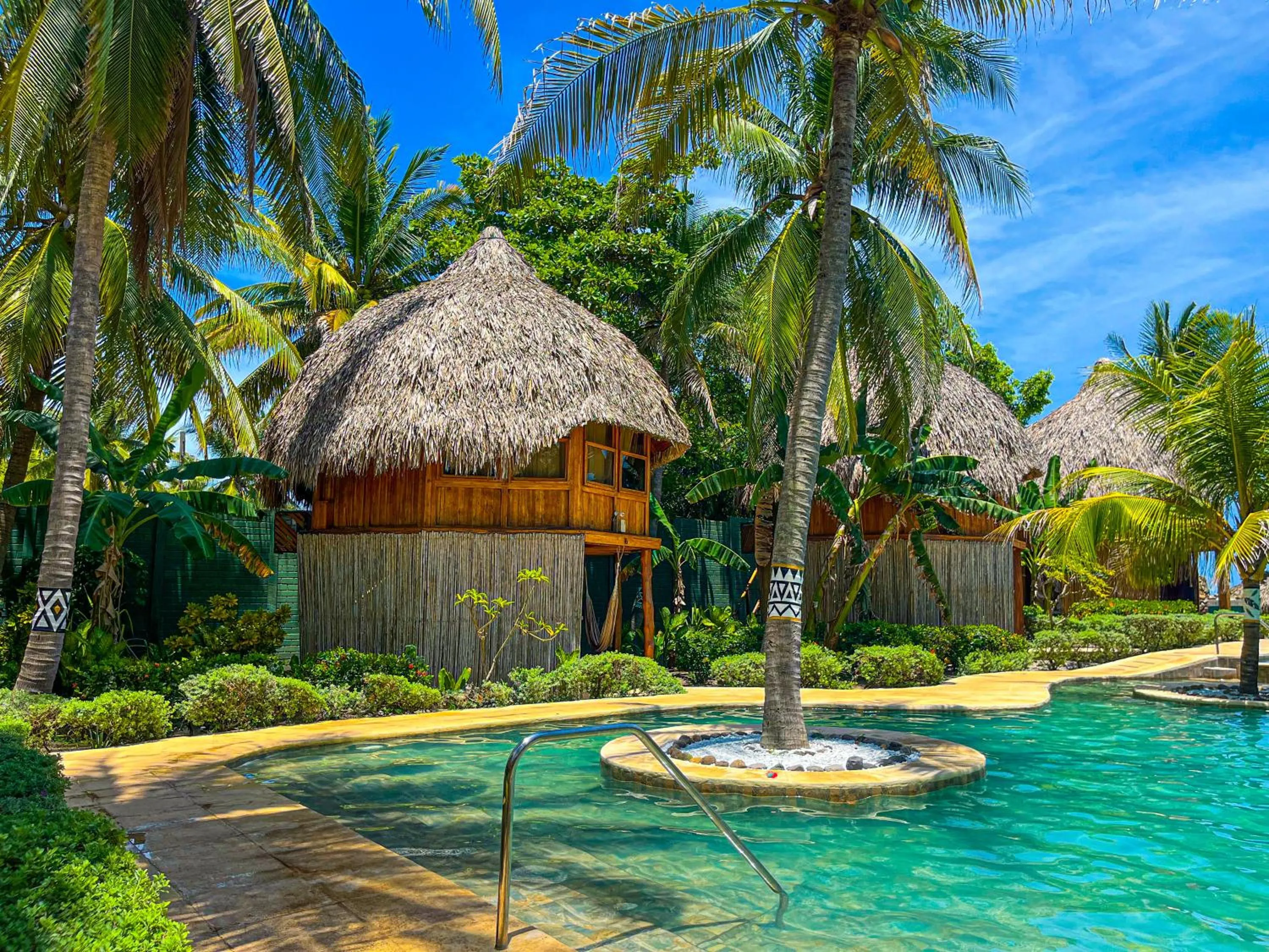 Swimming pool in Hotel Tortuga Village