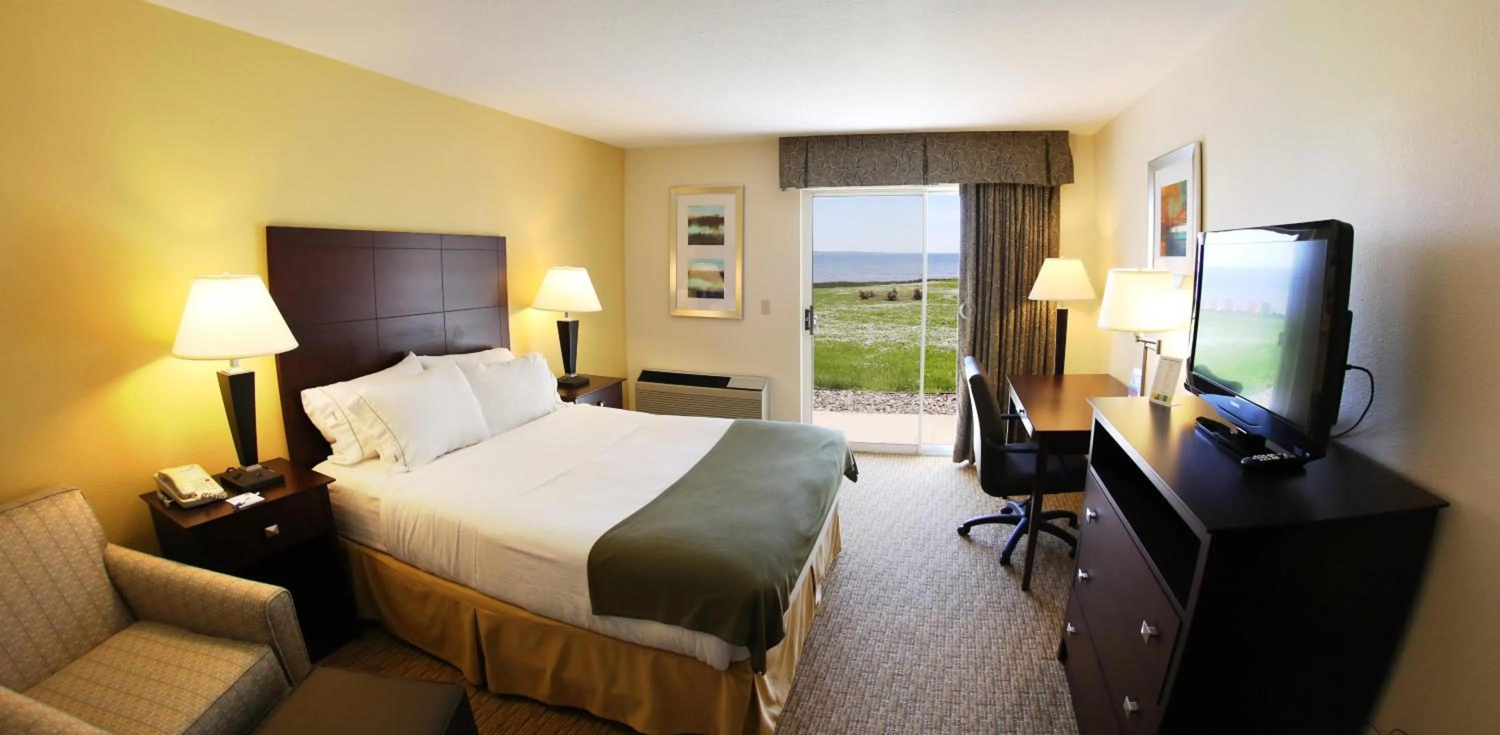 Photo of the whole room in Holiday Inn Express St. Ignace-Lake Front by IHG