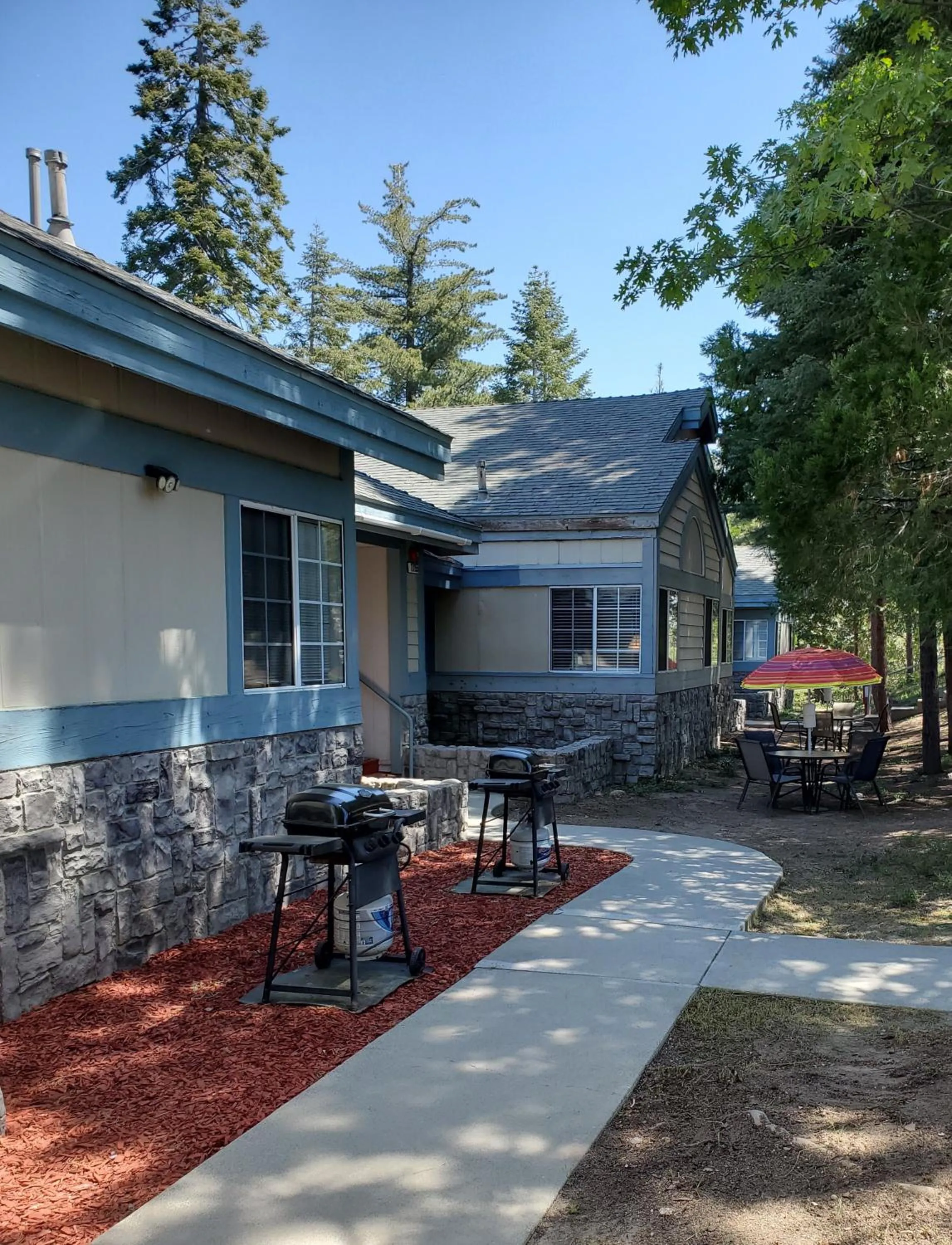 BBQ facilities in North Bay At Lake Arrowhead