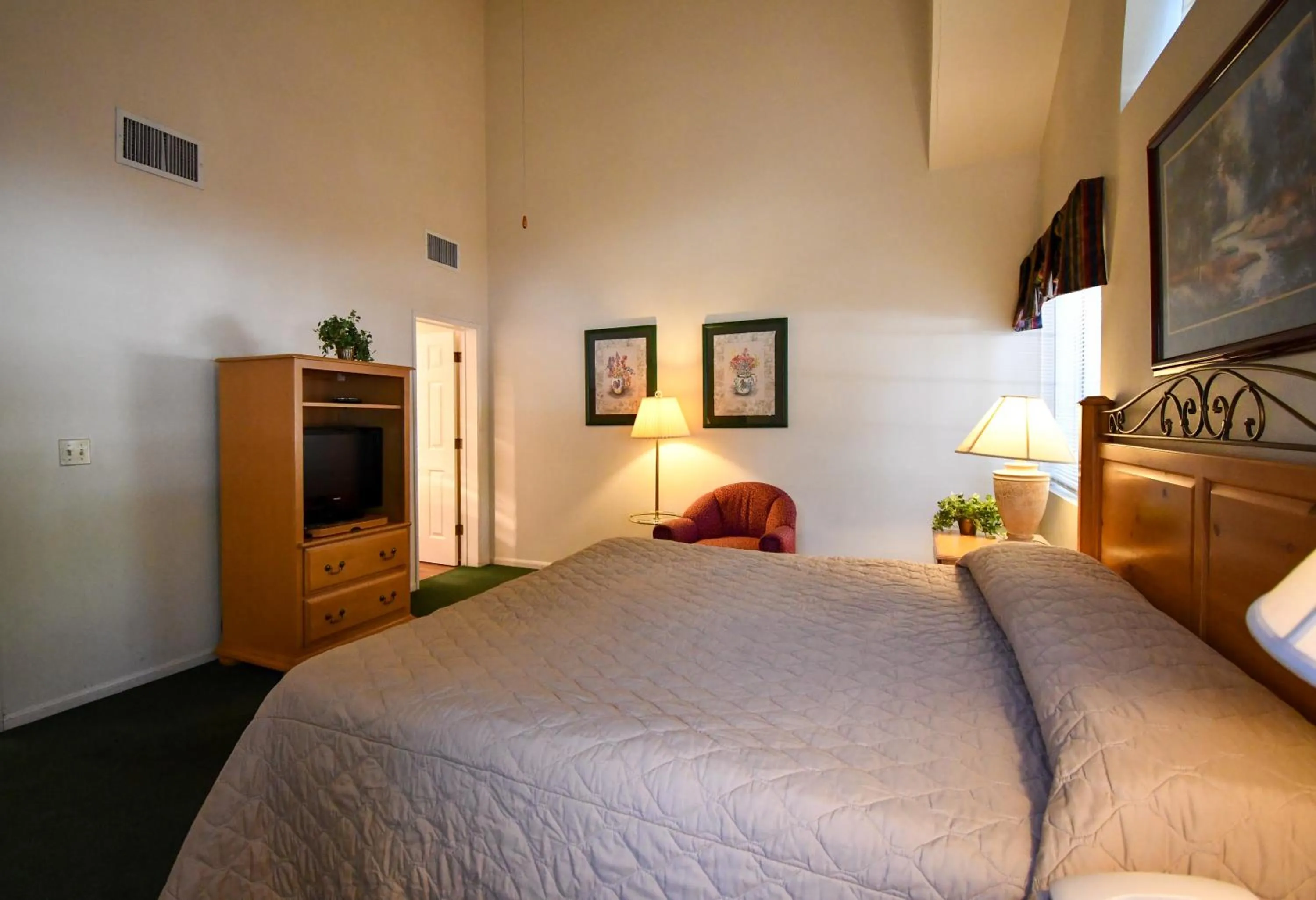 Bed in North Bay At Lake Arrowhead