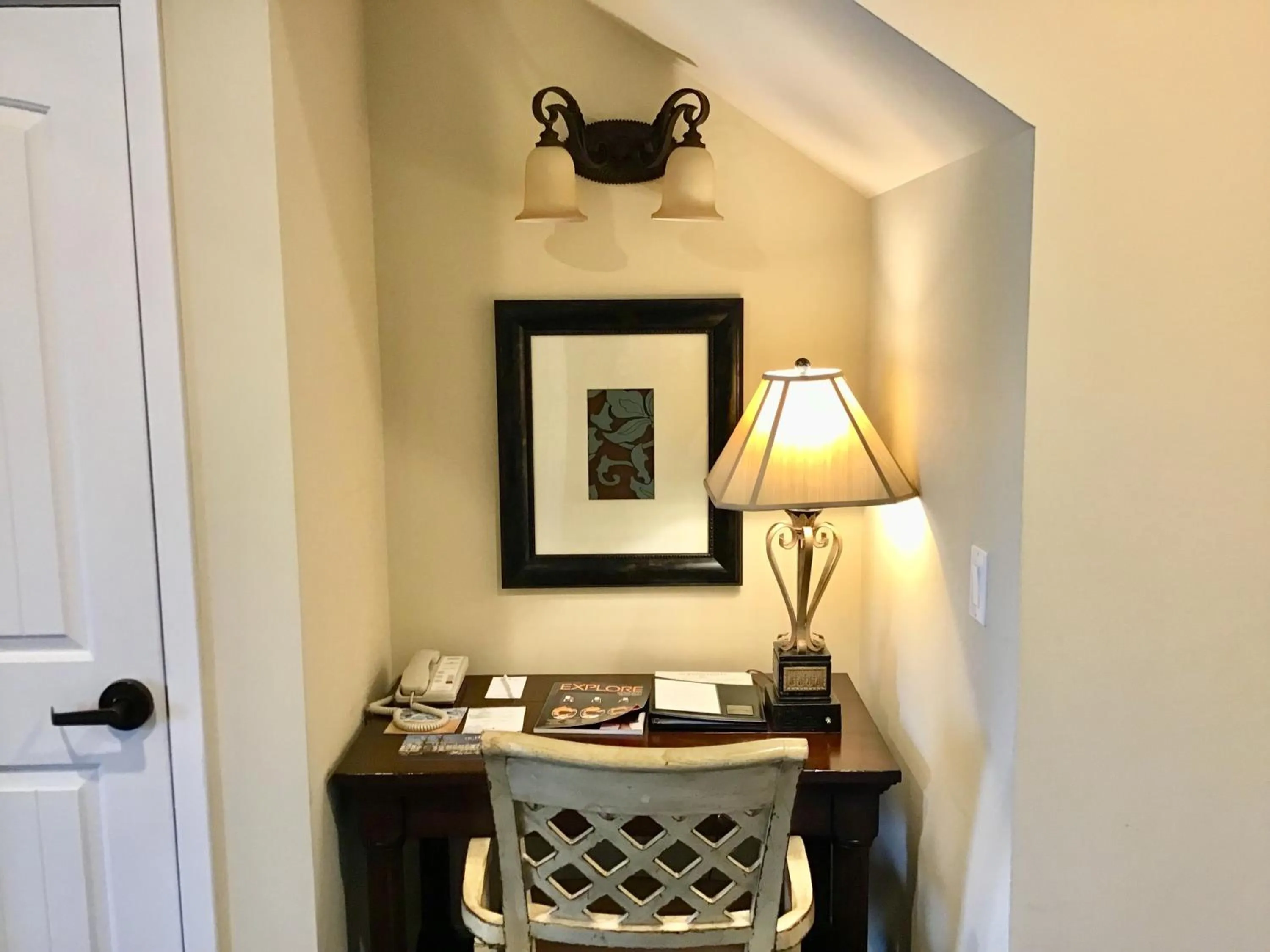 Seating area in Oceano Hotel and Spa Half Moon Bay Harbor