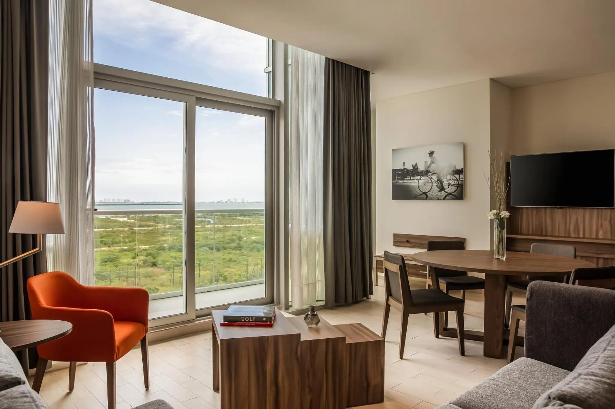 Photo of the whole room in Fiesta Inn Cancun Las Americas