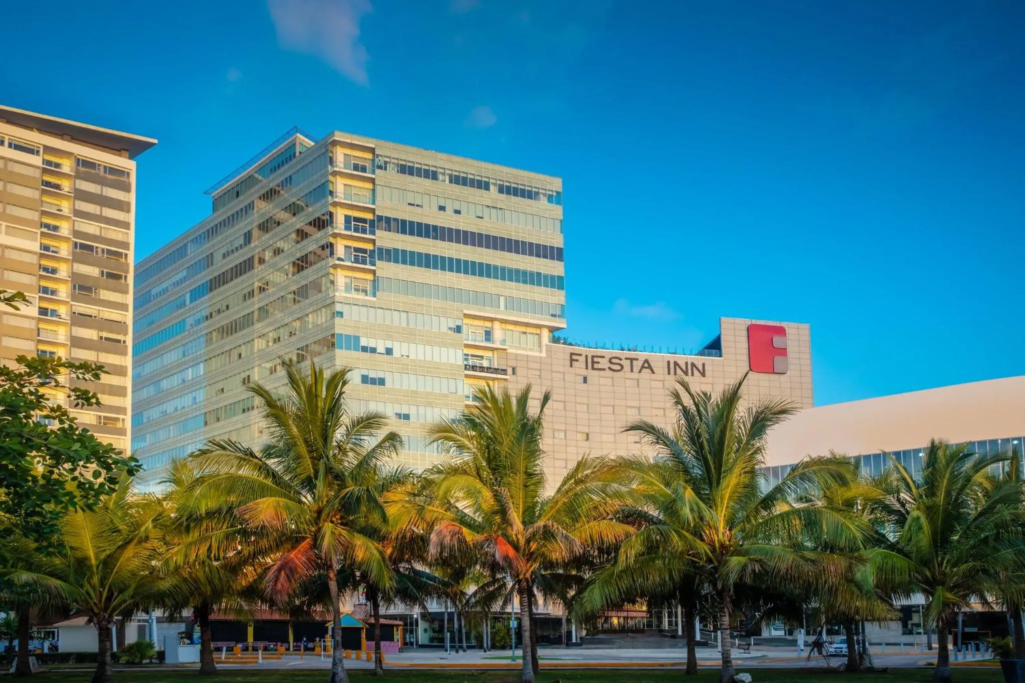 Property building in Fiesta Inn Cancun Las Americas