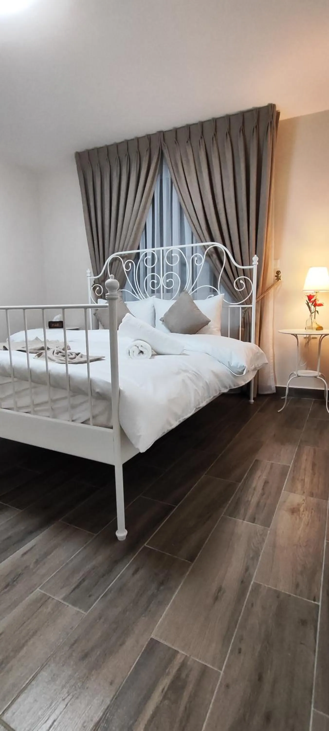 Balcony/Terrace, Bed in The Boutique Hotel Amman