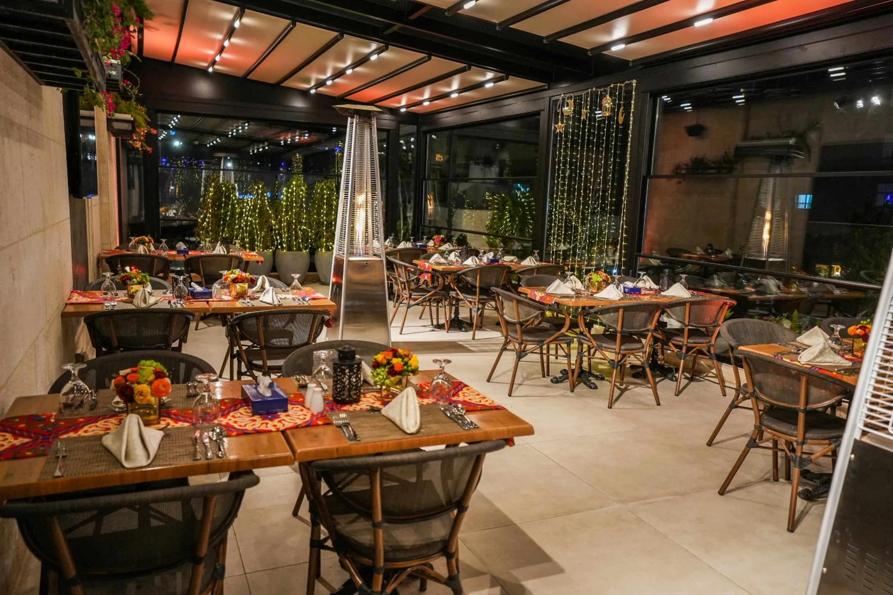 Restaurant/places to eat in Ayass Hotel