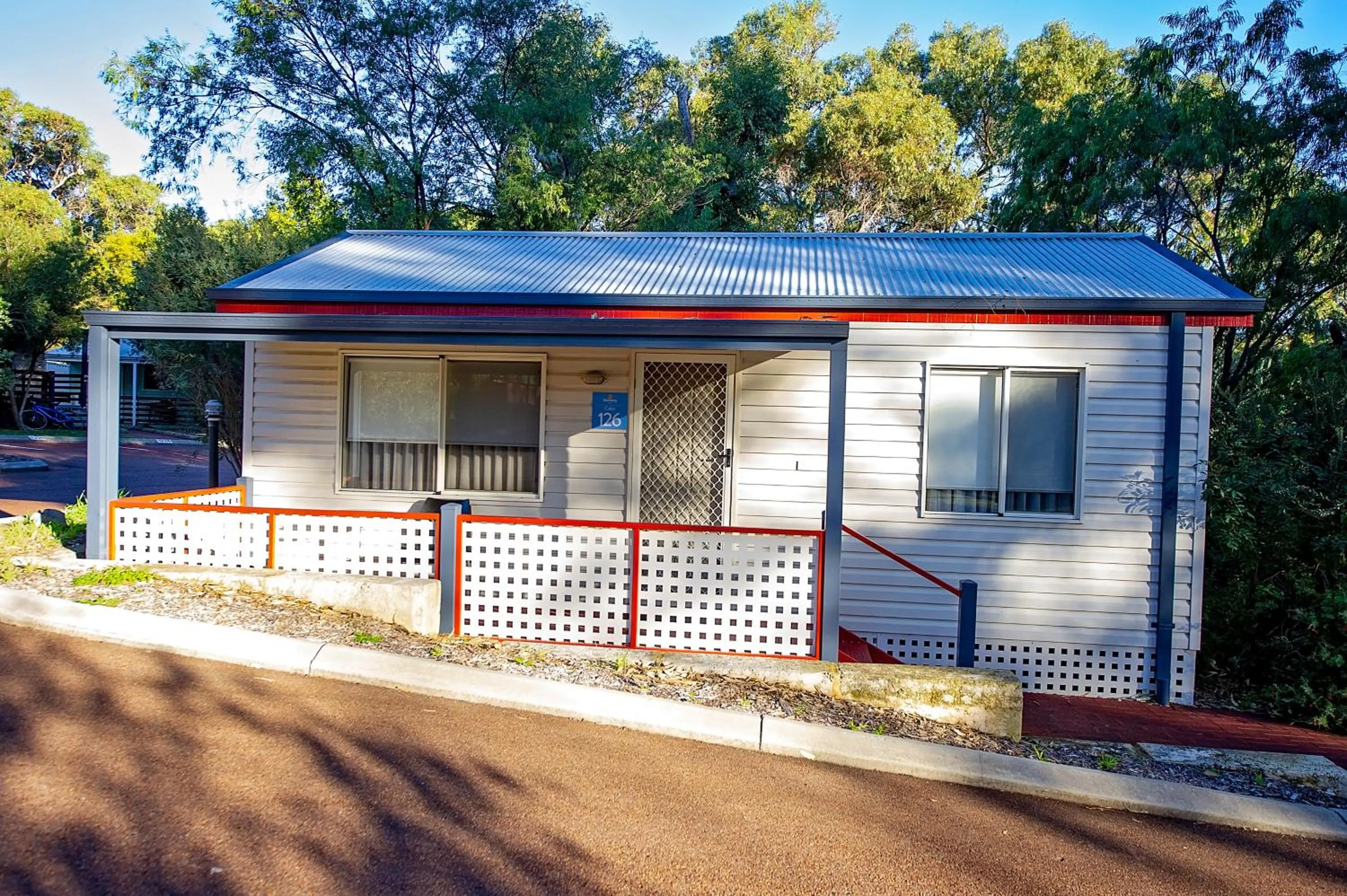 Standard 1 Bedroom Cabin in Discovery Parks - Woodman Point