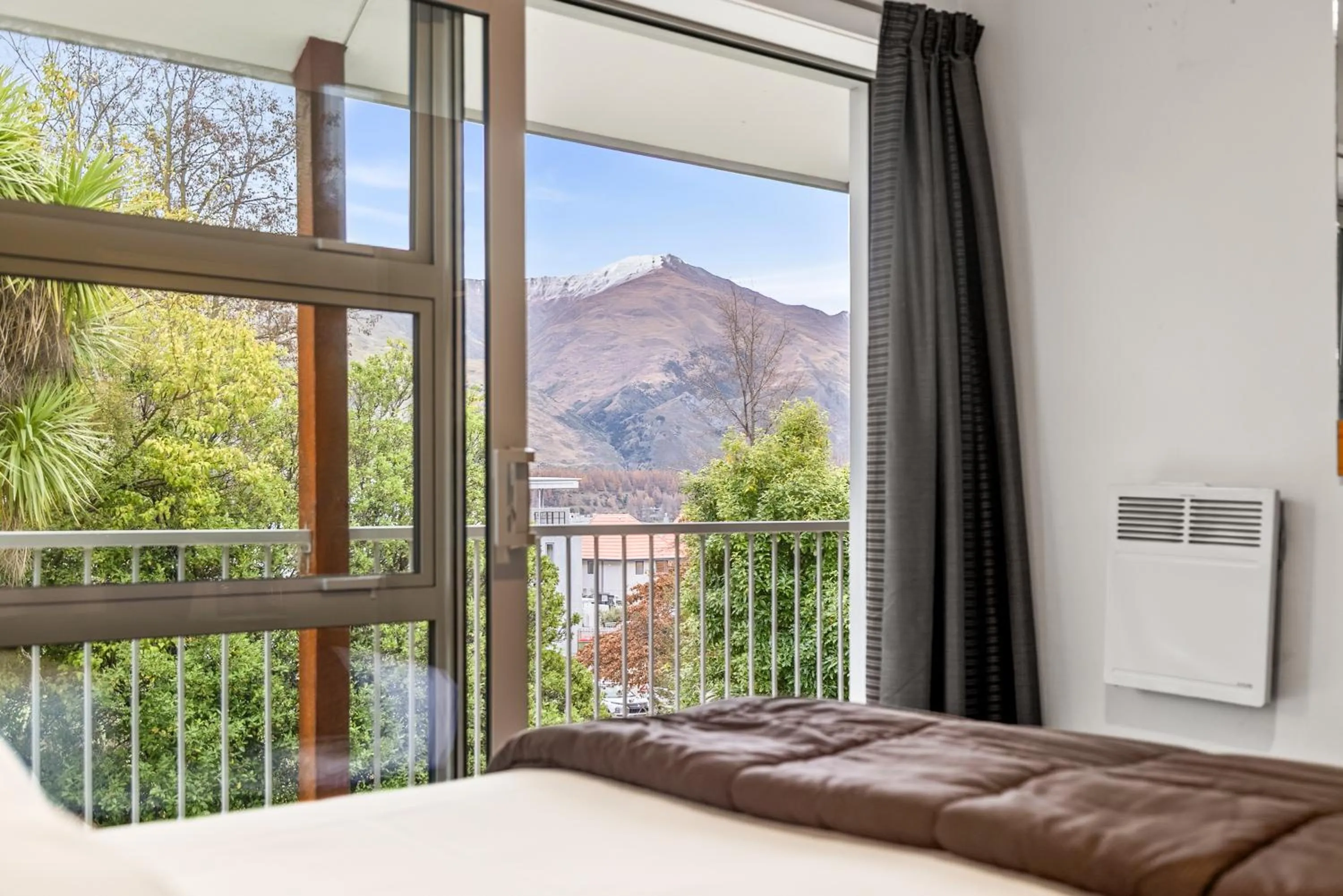 Natural landscape, Bed in ASURE Brookvale Motel