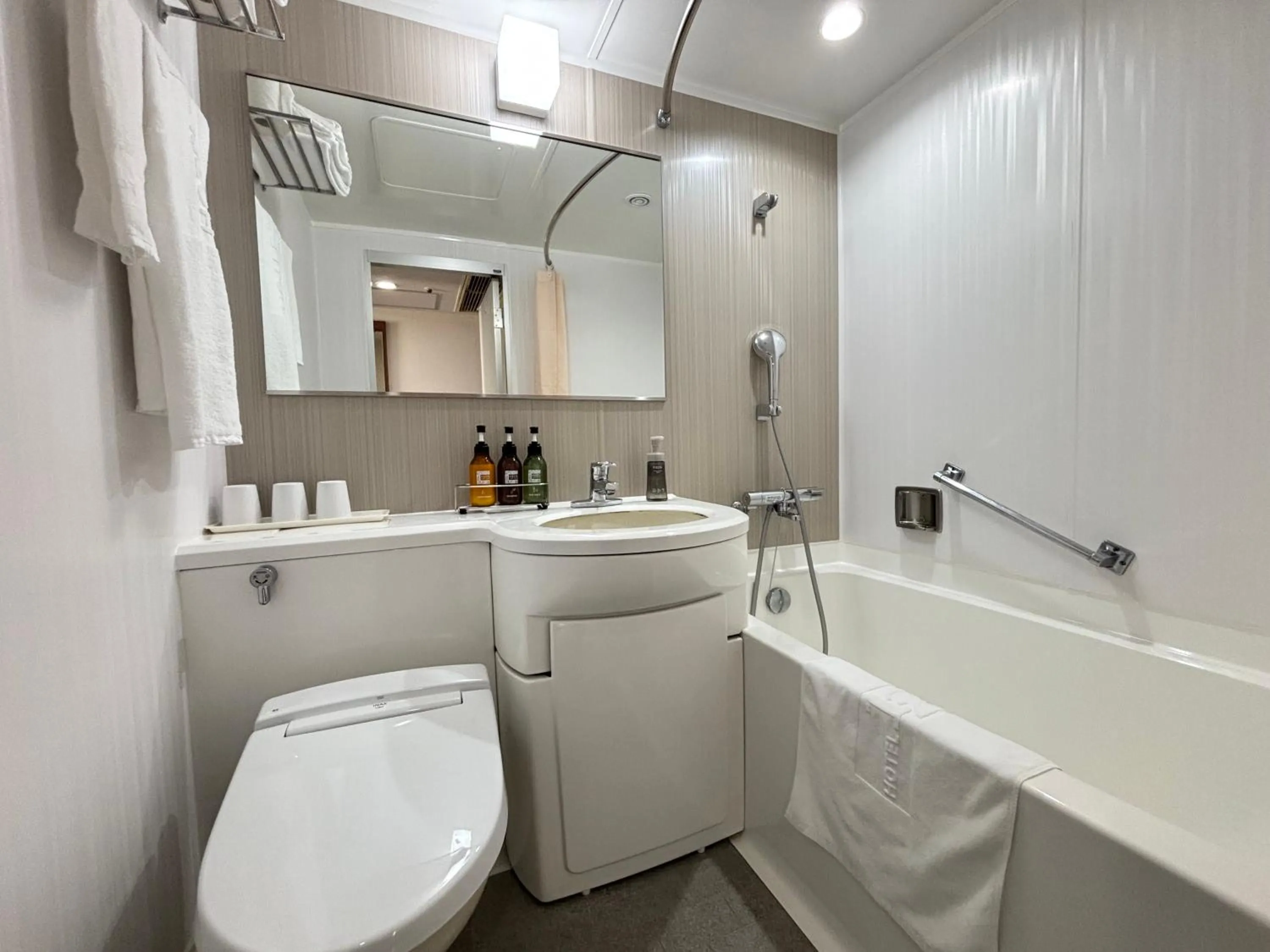 Shower in Hotel 1-2-3 Kurashiki