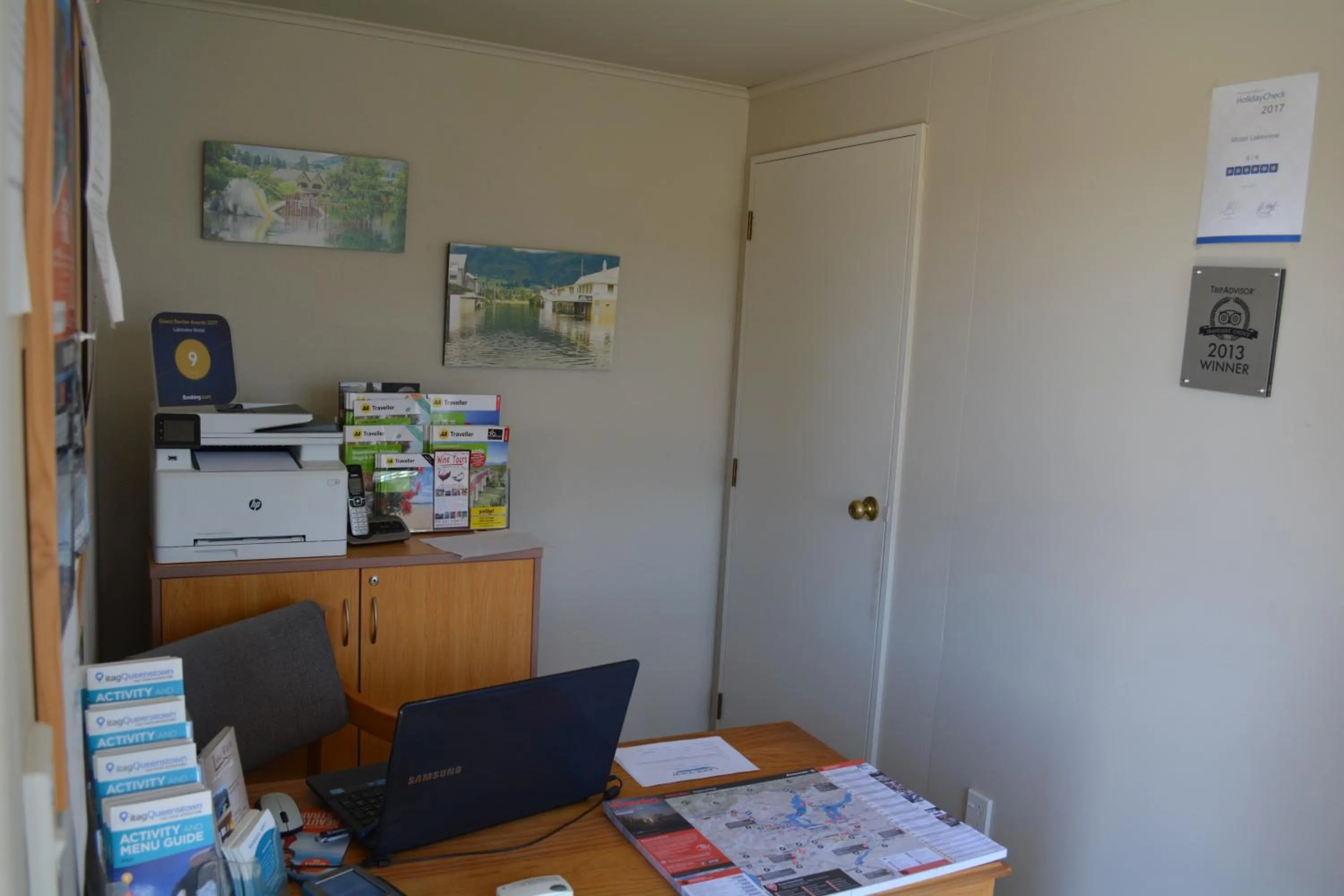 Lobby or reception in Lakeview Motel