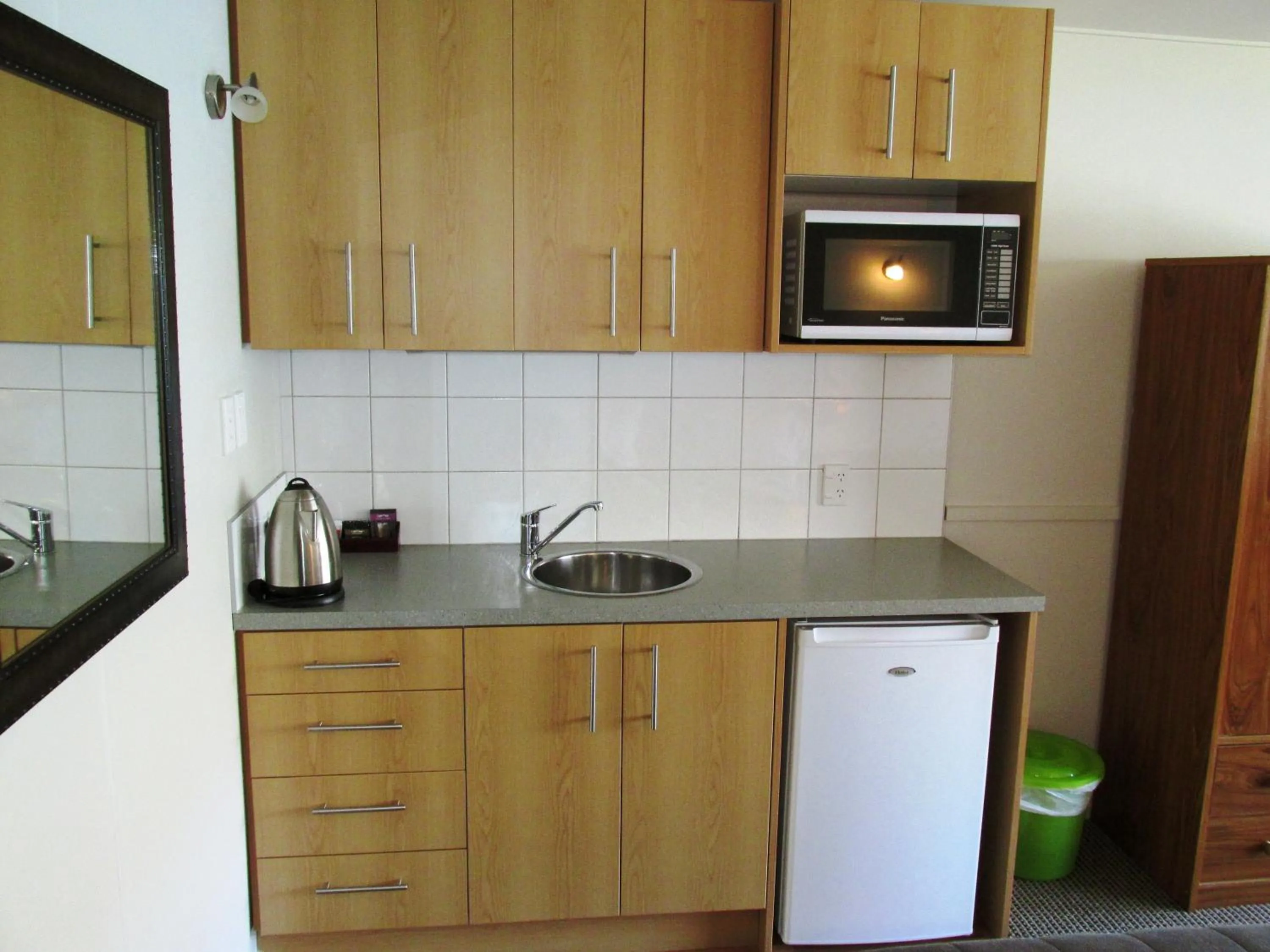 Kitchen or kitchenette, Kitchen/Kitchenette in Lakeview Motel