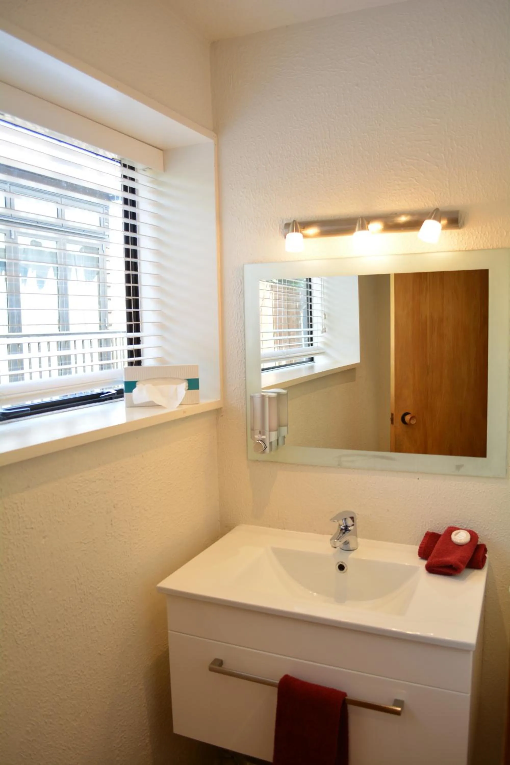 Bathroom in Lakeview Motel