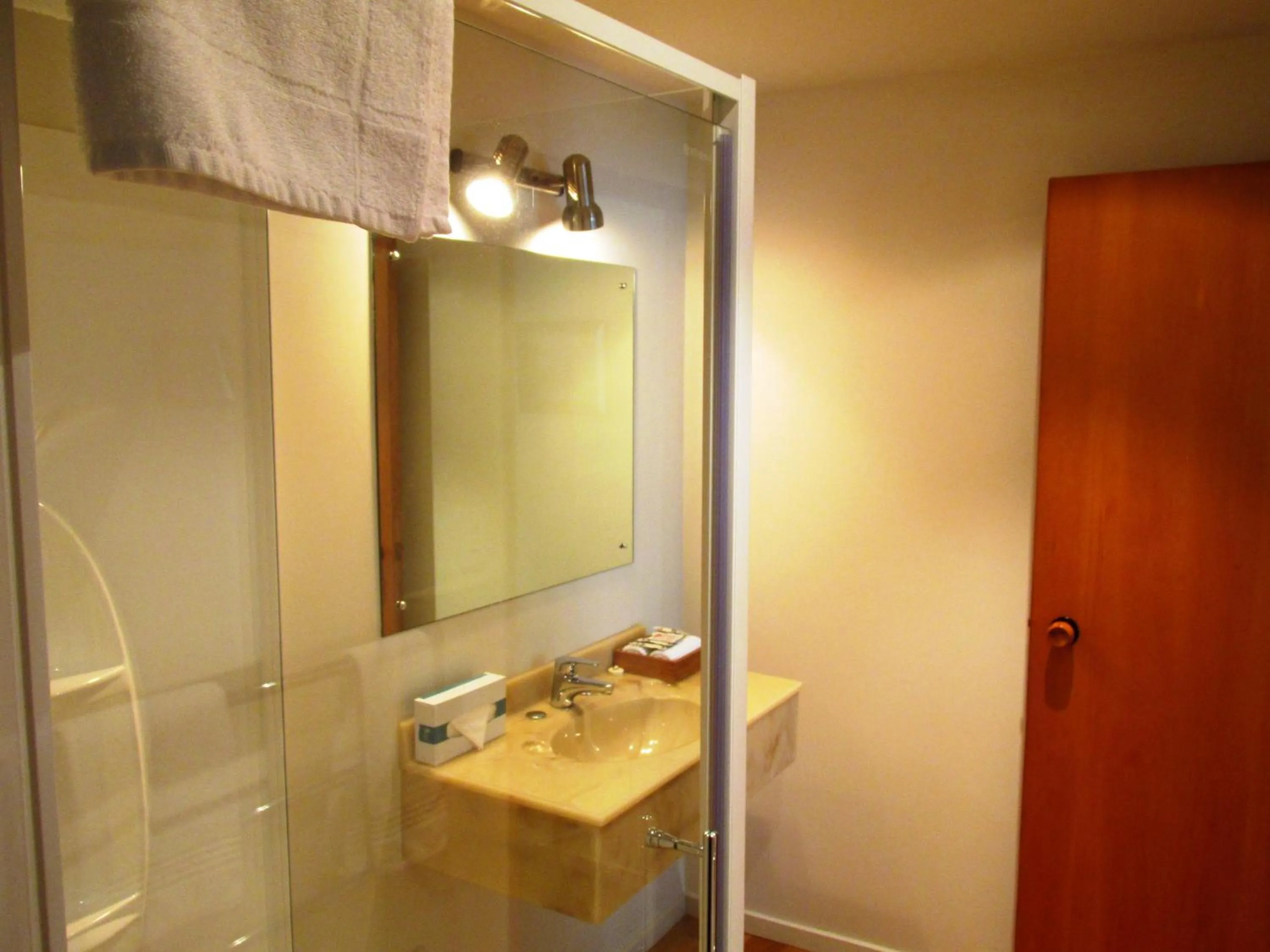 Bathroom in Lakeview Motel