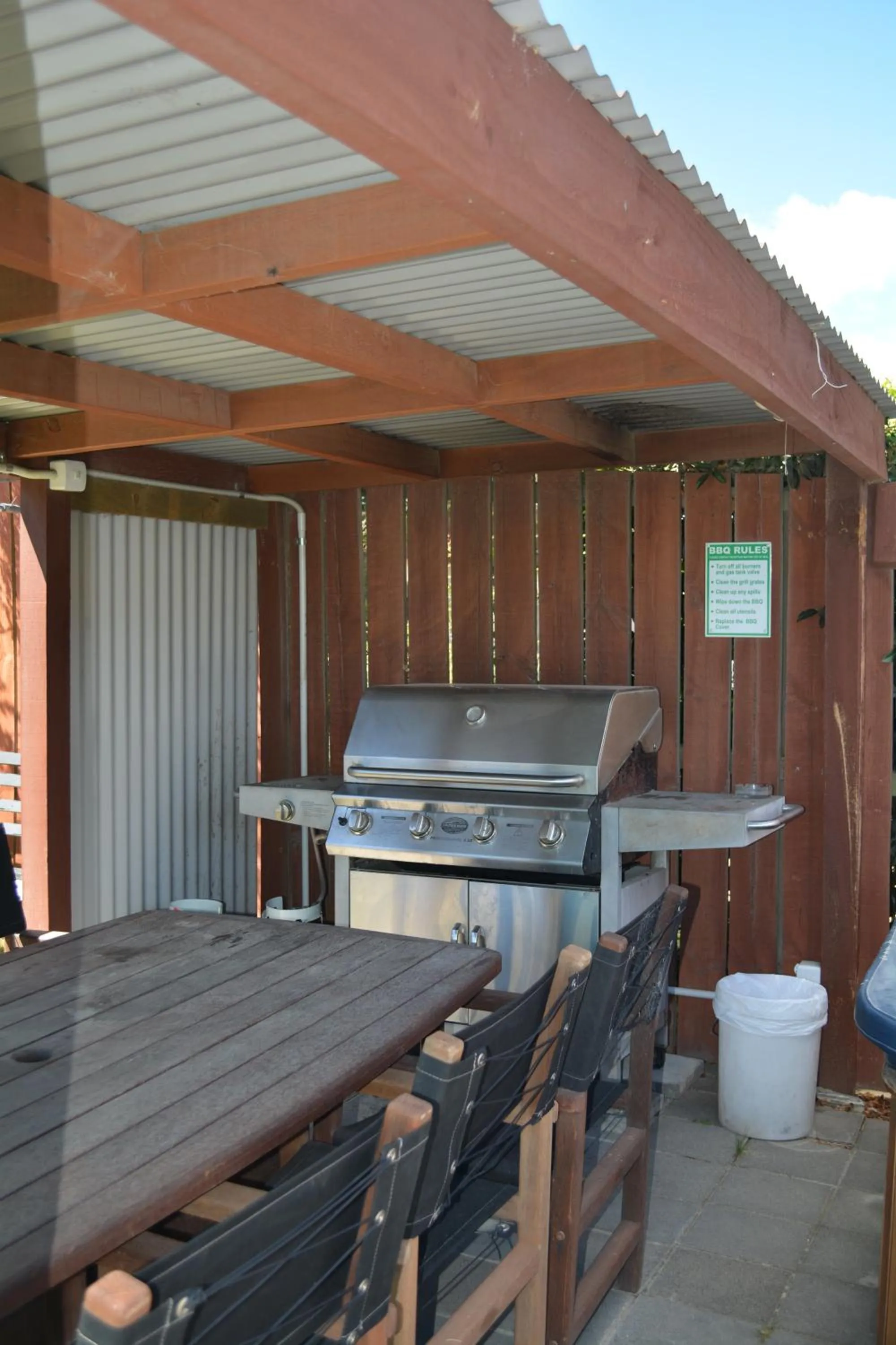 BBQ facilities in Lakeview Motel