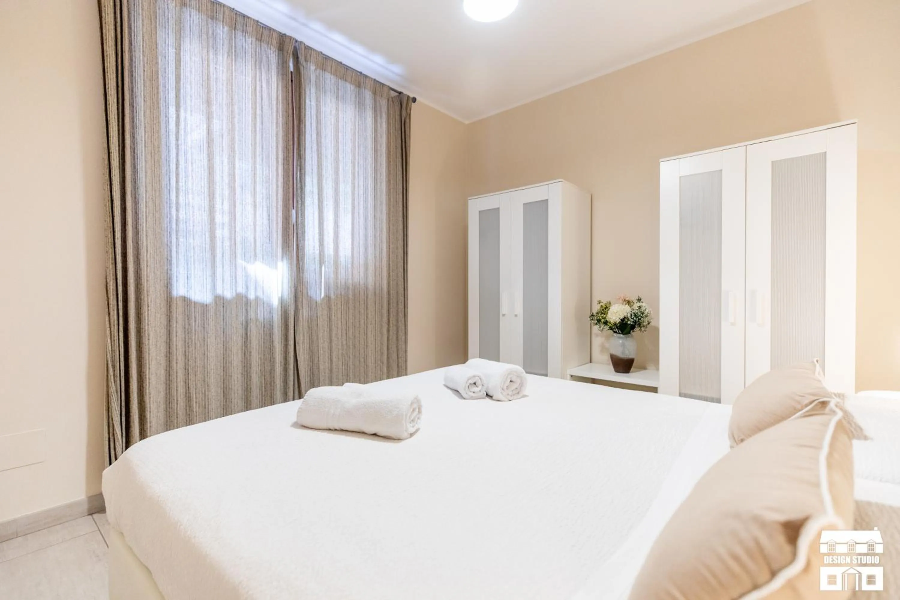 Bedroom, Bed in LA VISTA by Design Studio