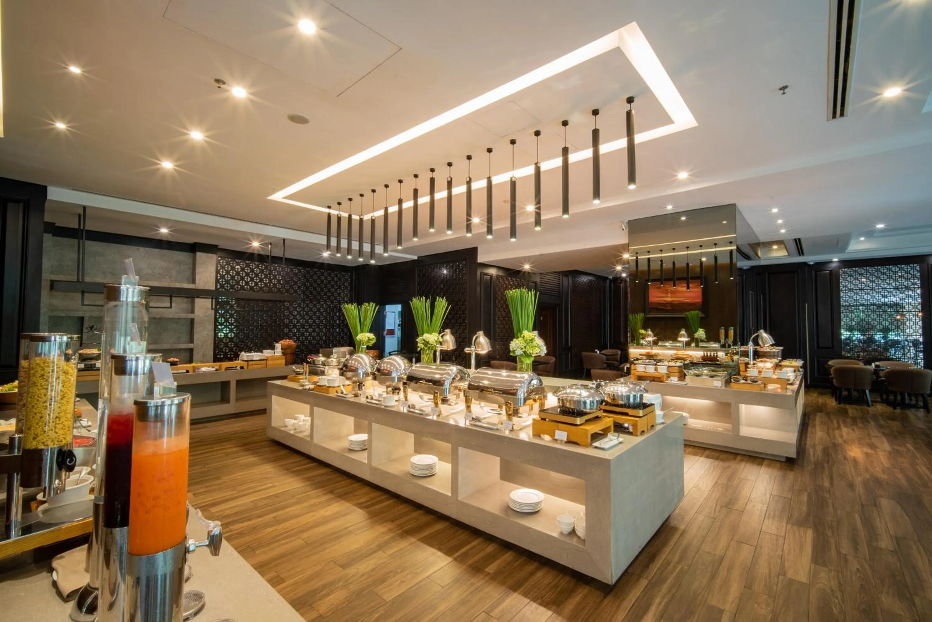 Restaurant/places to eat in Nhat Ha L’Opera Hotel