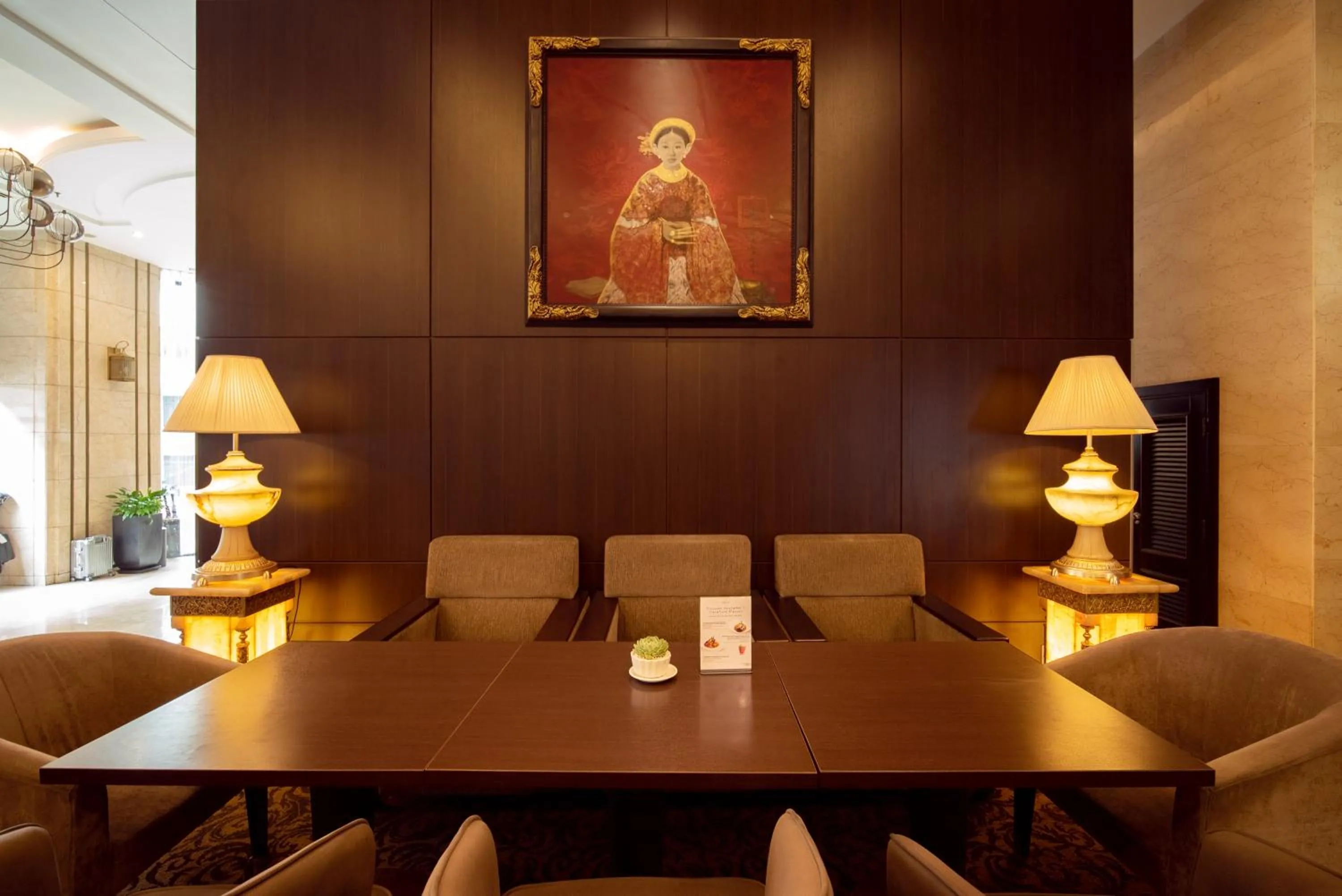 Restaurant/places to eat in Nhat Ha L’Opera Hotel