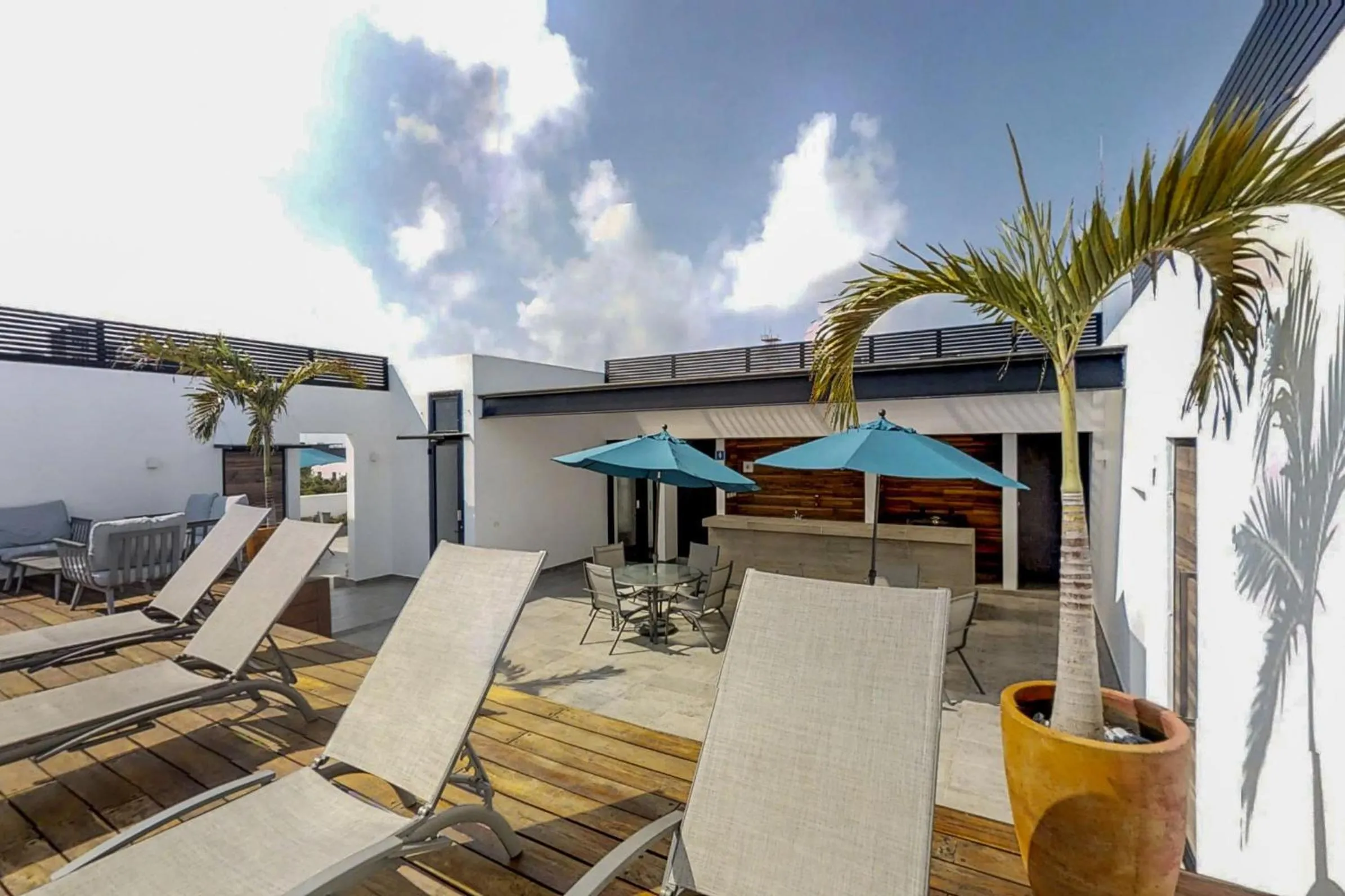 Icono Playa Condos, B307