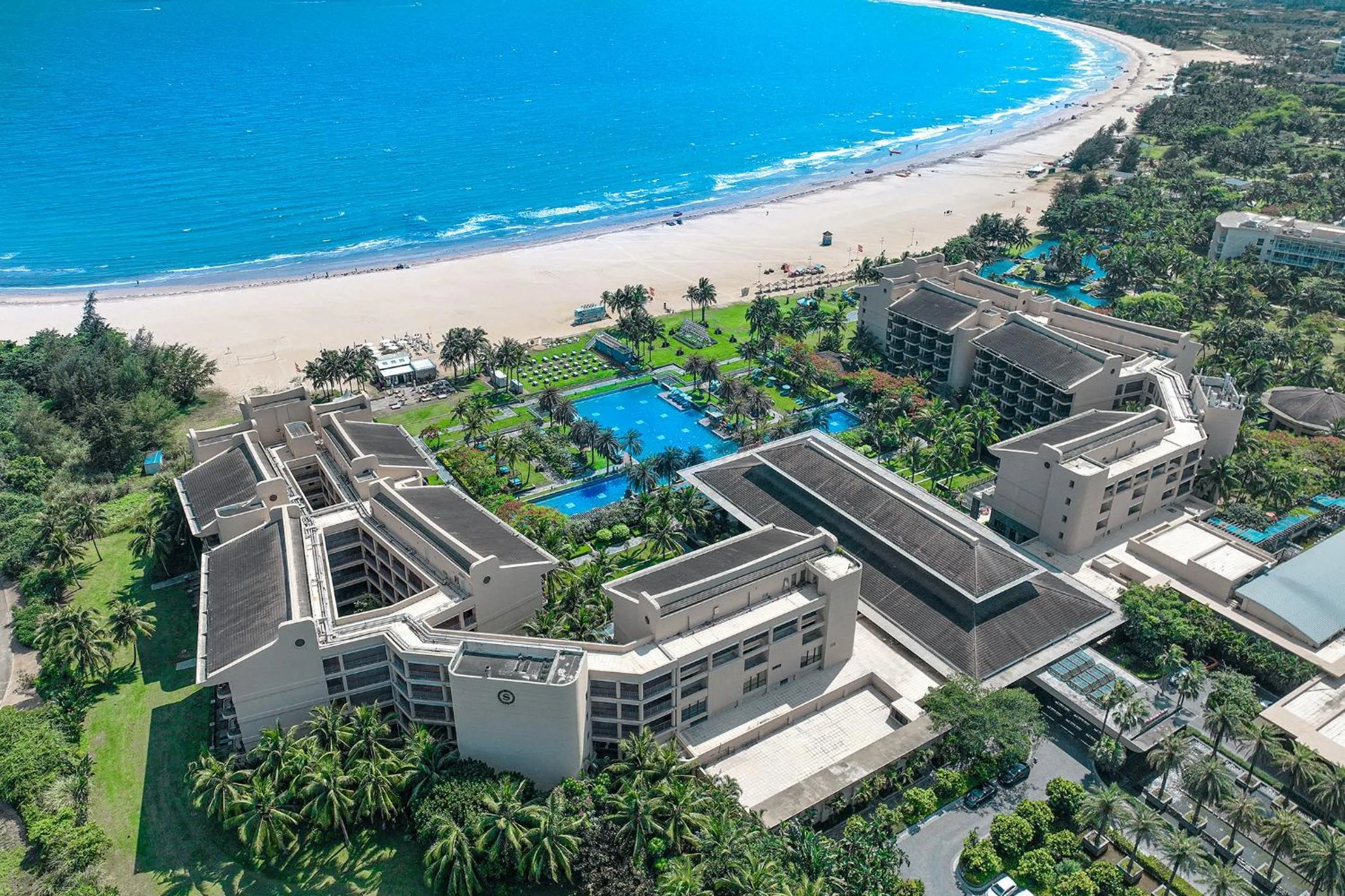 Property building in Sheraton Shenzhou Peninsula Resort