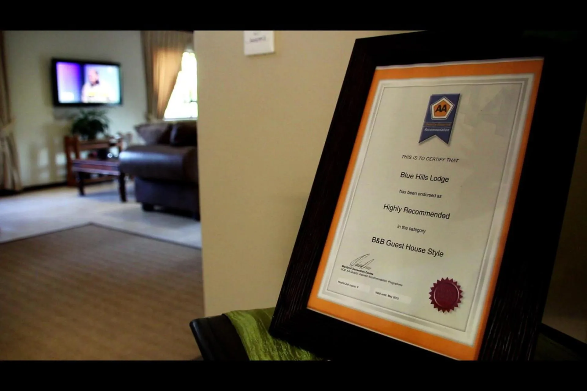 Communal lounge/ TV room in Blue Hills Lodge