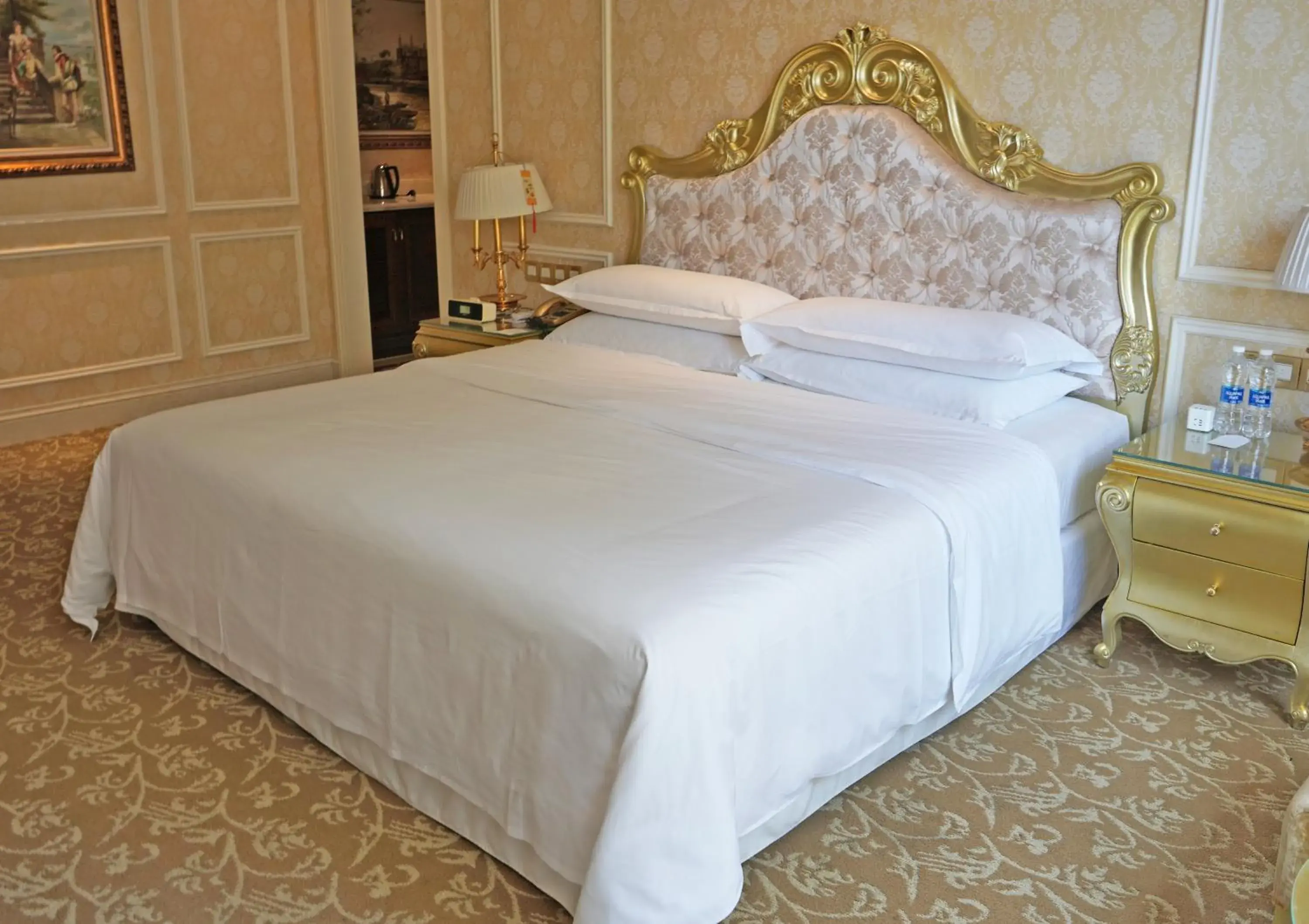 Club Deluxe King Room in Sheraton Chongqing Hotel Club Deluxe King Room in Sheraton Chongqing Hotel