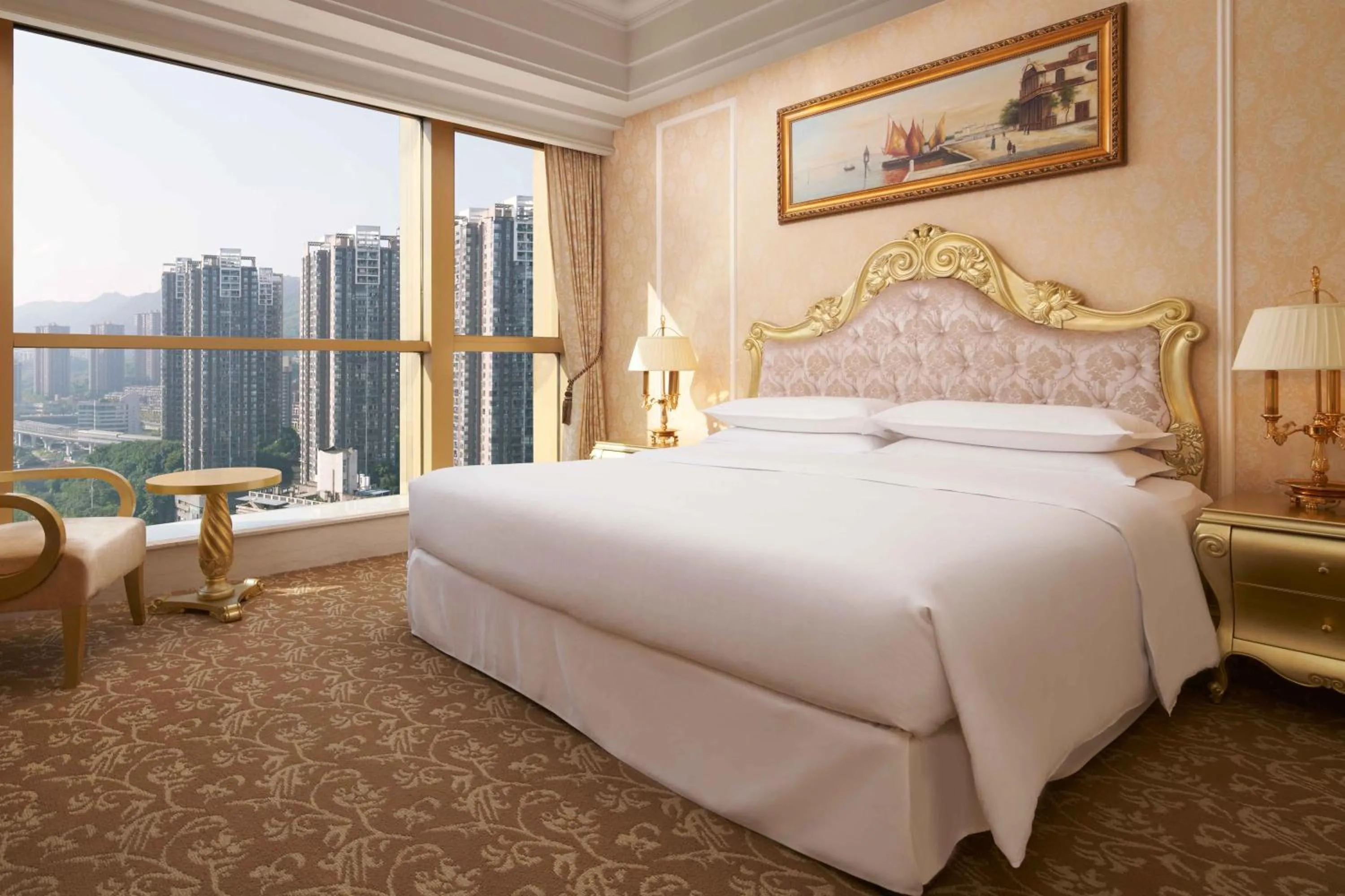 Photo of the whole room, Bed in Sheraton Chongqing Hotel