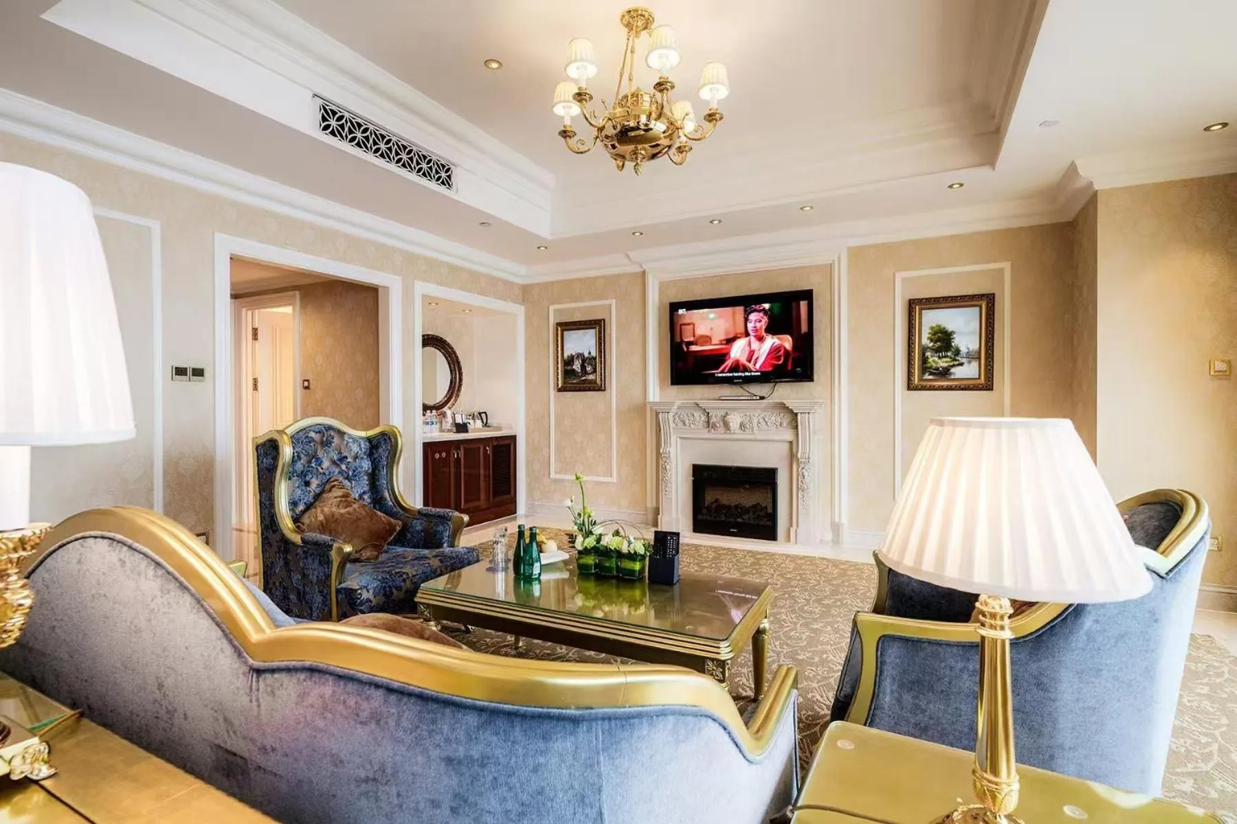 Seating area in Sheraton Chongqing Hotel