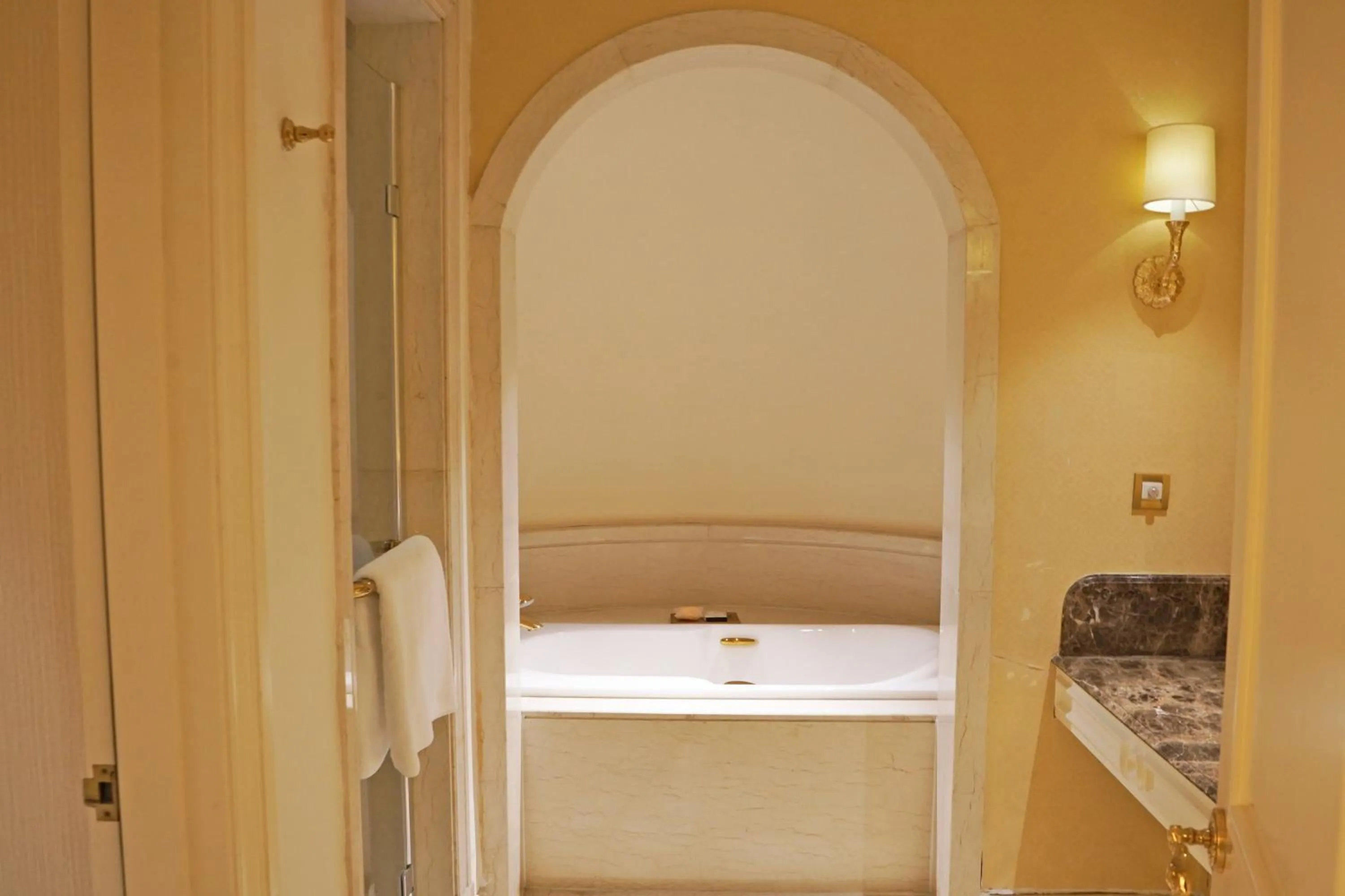 Bathroom in Sheraton Chongqing Hotel