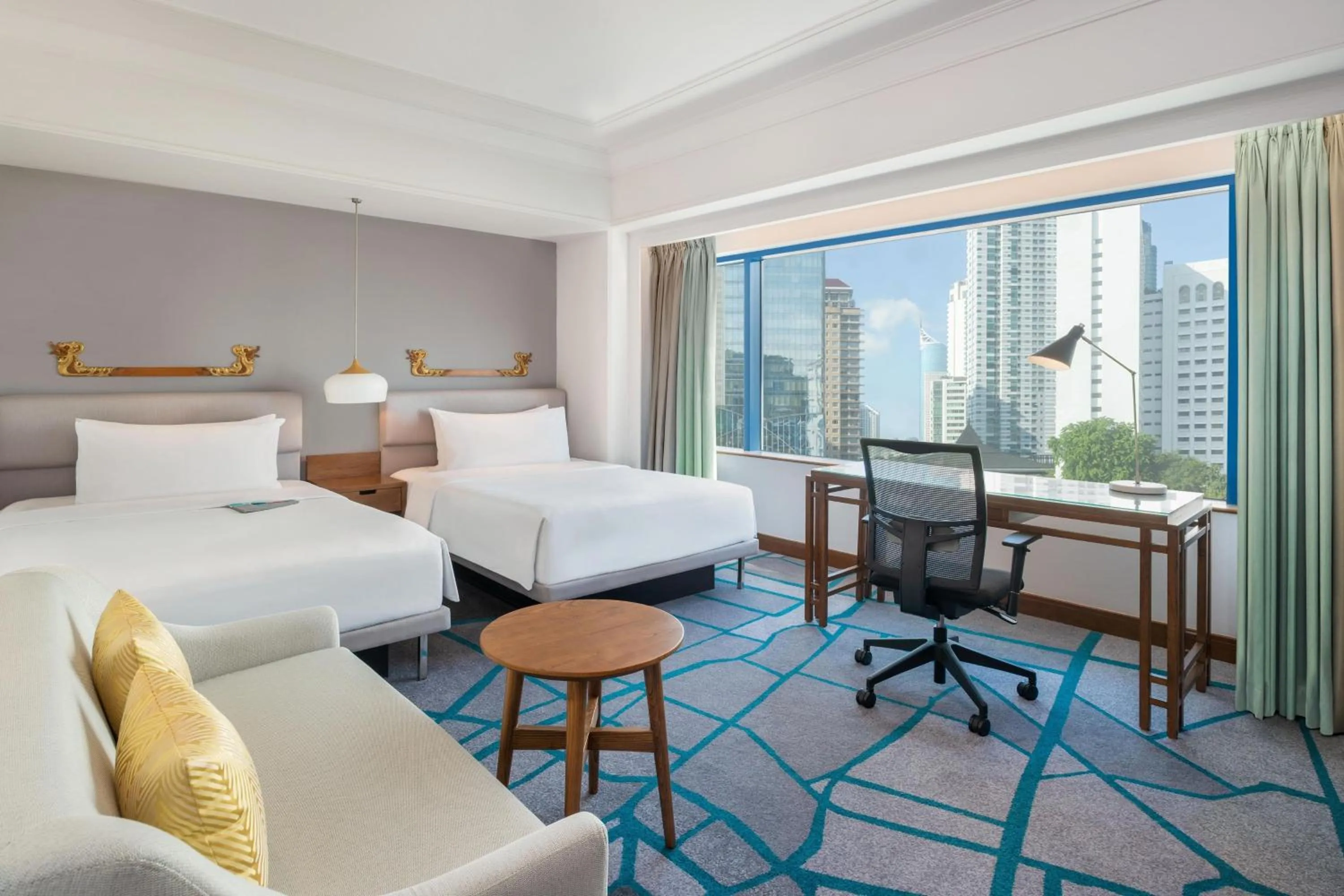 Photo of the whole room, Bed in Le Meridien Jakarta