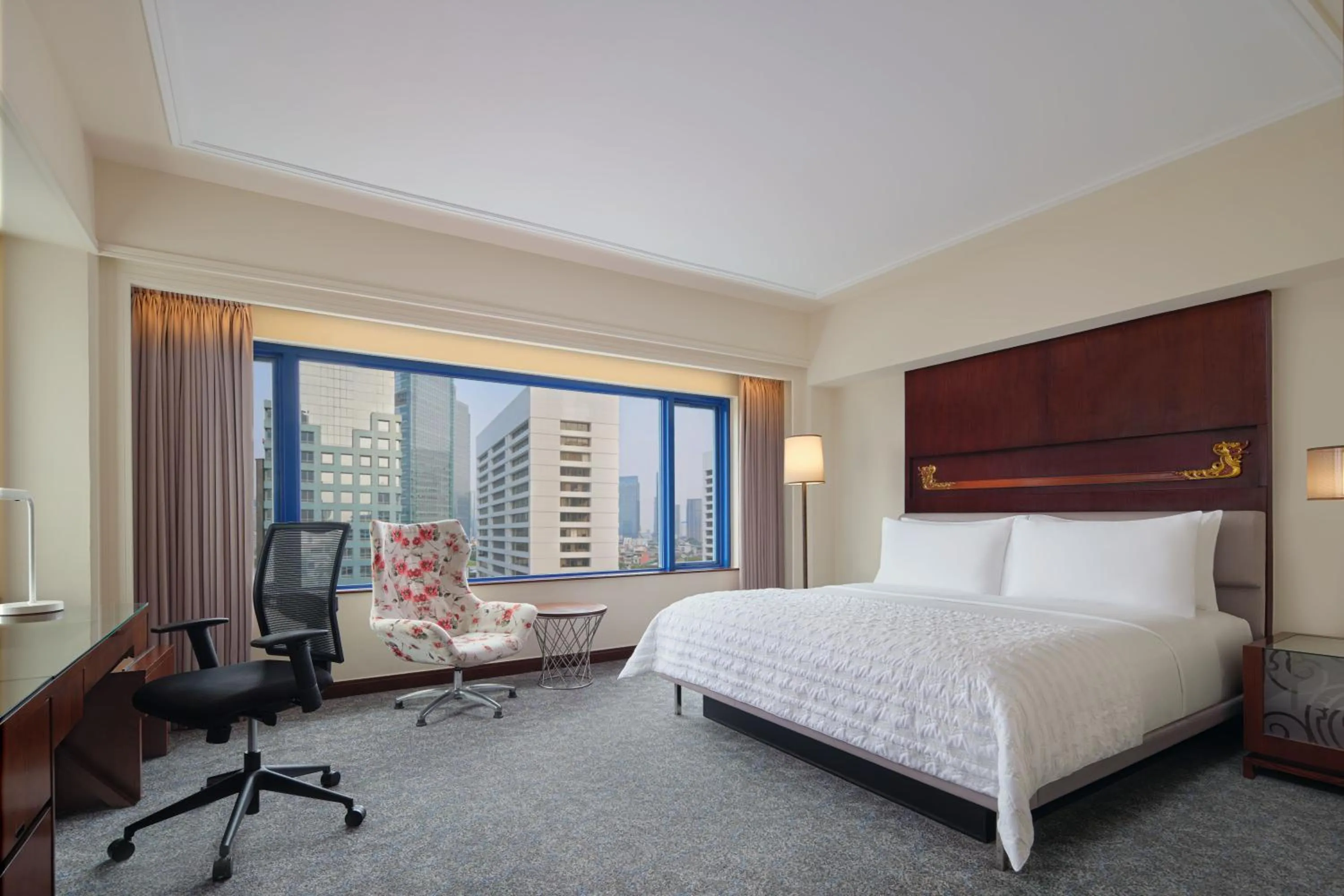 Bedroom, Bed in Le Meridien Jakarta