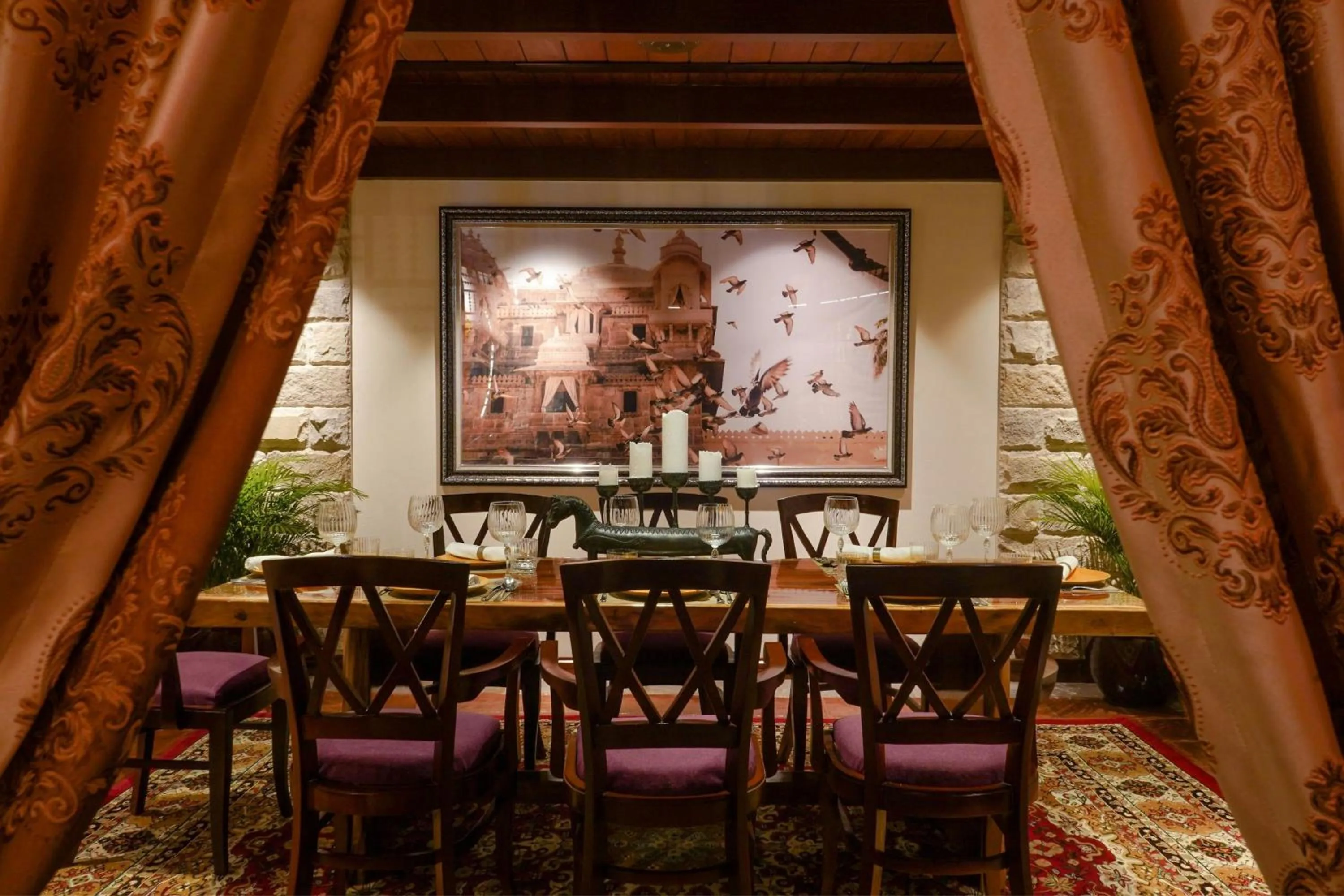 Restaurant/places to eat in Le Meridien Jakarta