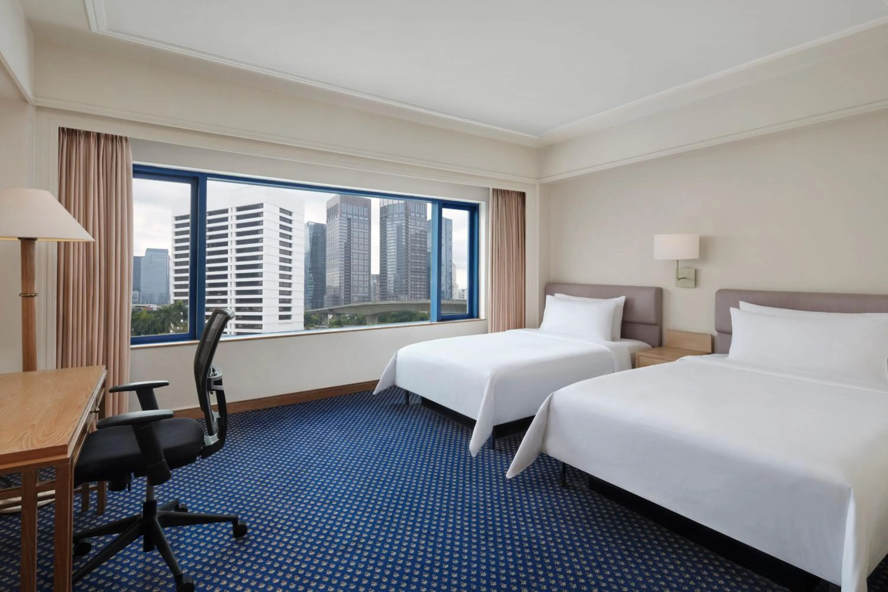 Photo of the whole room, Bed in Le Meridien Jakarta