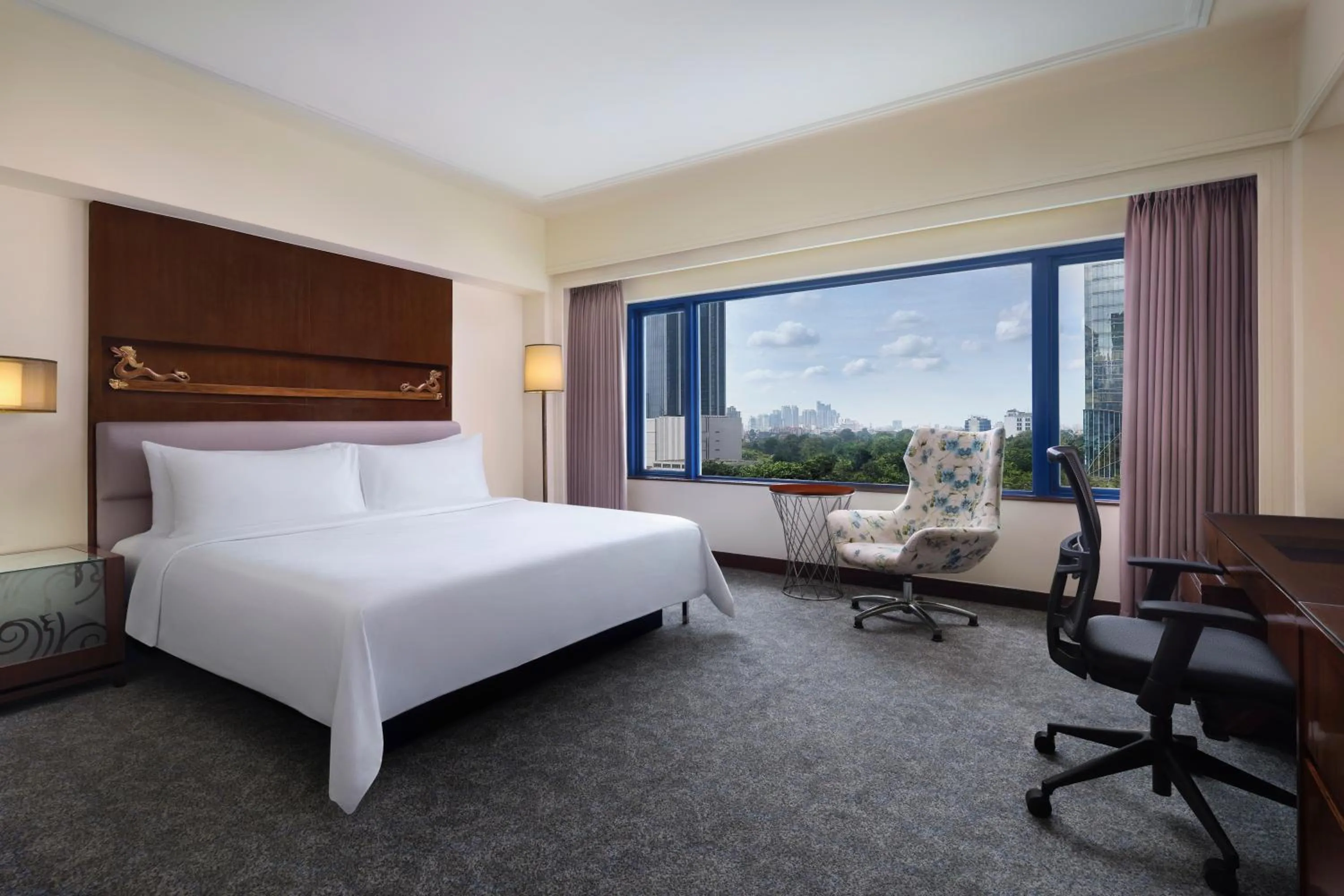 Bedroom, Bed in Le Meridien Jakarta