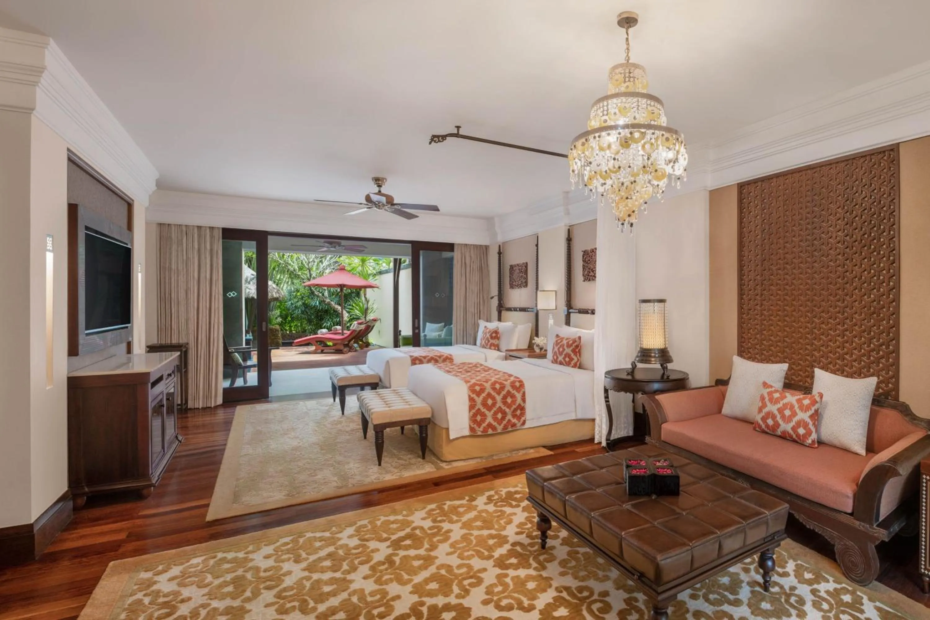 Swimming pool, Bed in The St. Regis Bali Resort